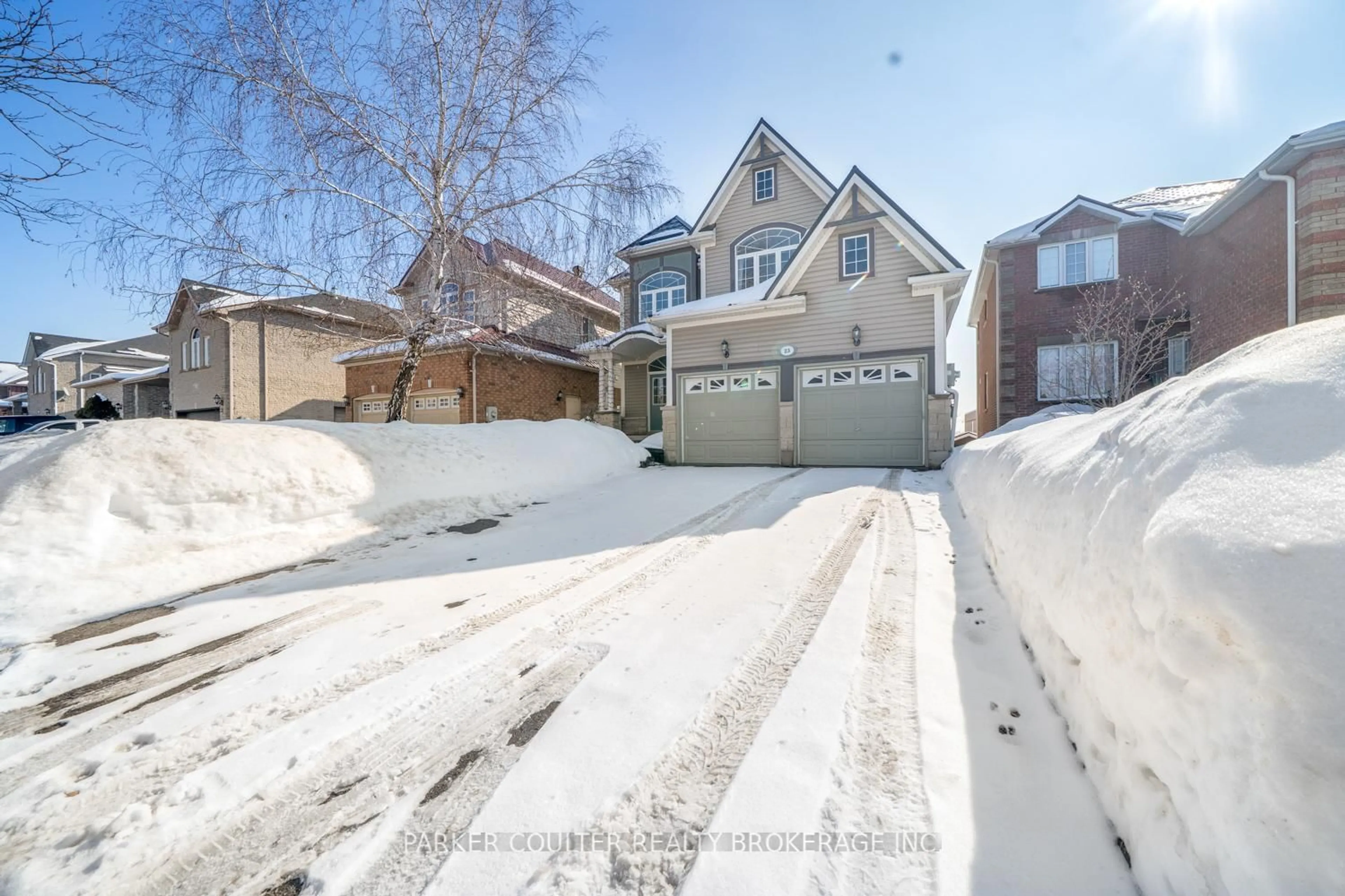 A pic from outside/outdoor area/front of a property/back of a property/a pic from drone, street for 23 Sovereign's Gate, Barrie Ontario L4N 0K7