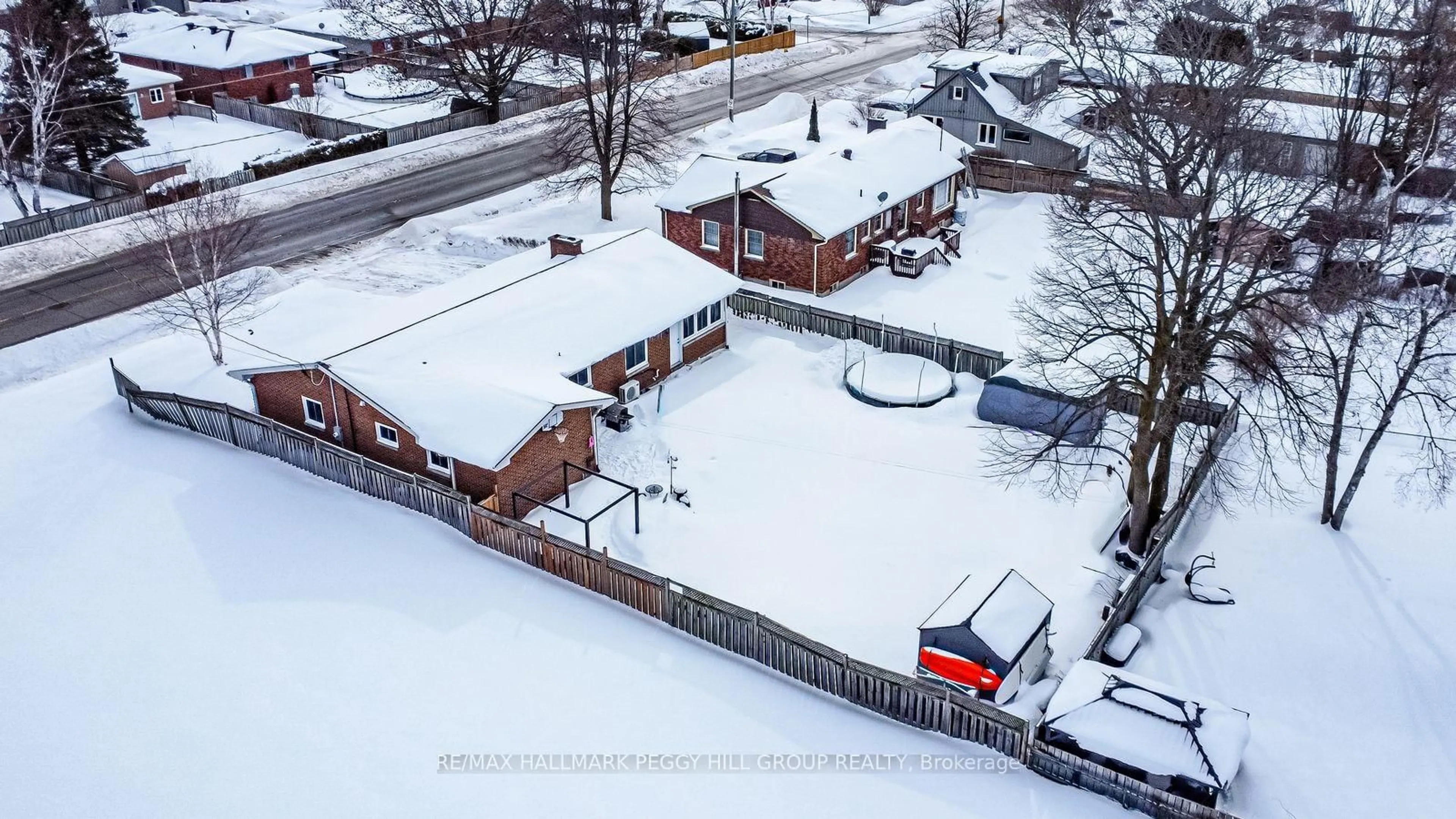 A pic from outside/outdoor area/front of a property/back of a property/a pic from drone, street for 90 Queen St, Springwater Ontario L0L 1P0