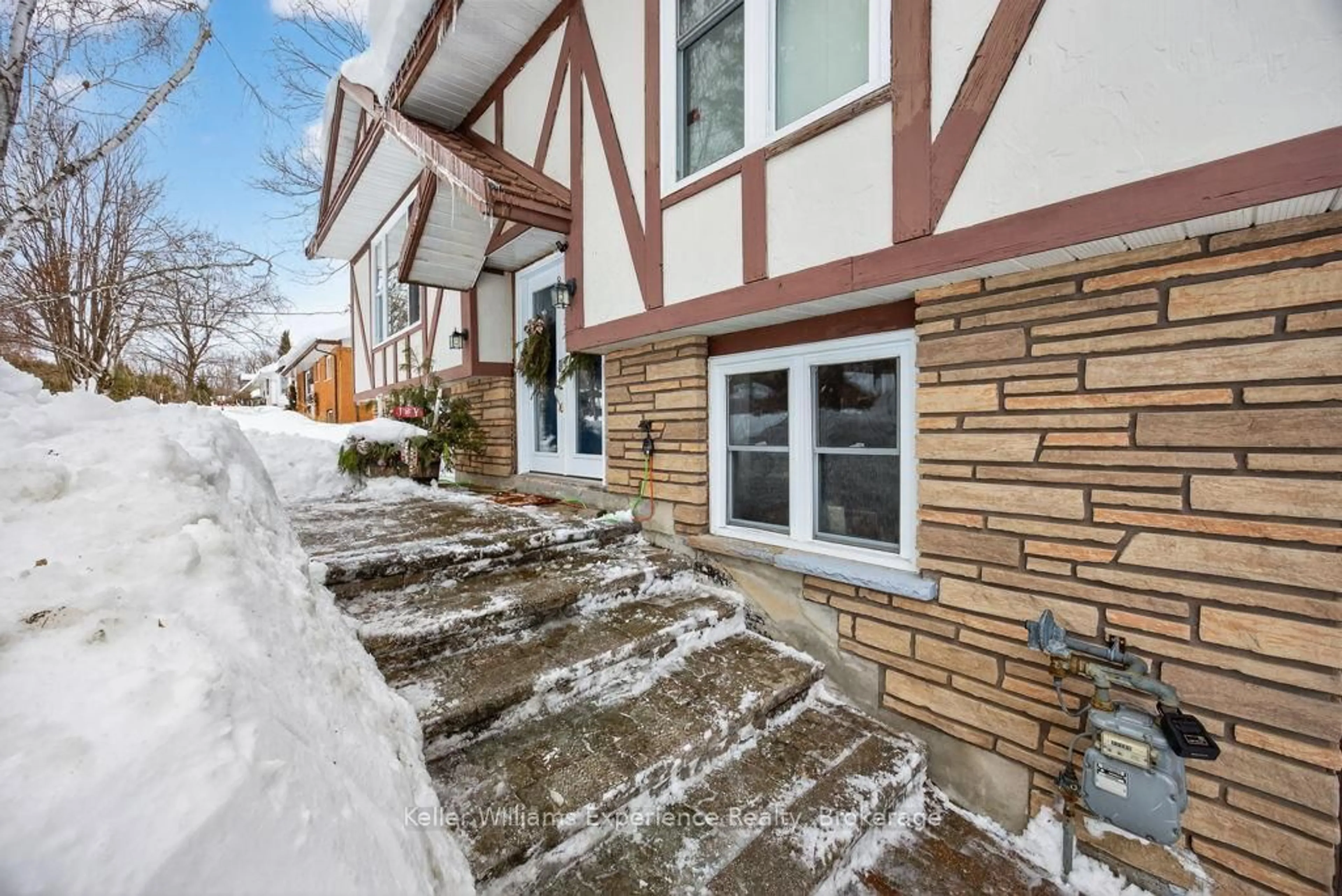 Unknown for 2060 Avery Lane, Severn Ontario L3V 6H2