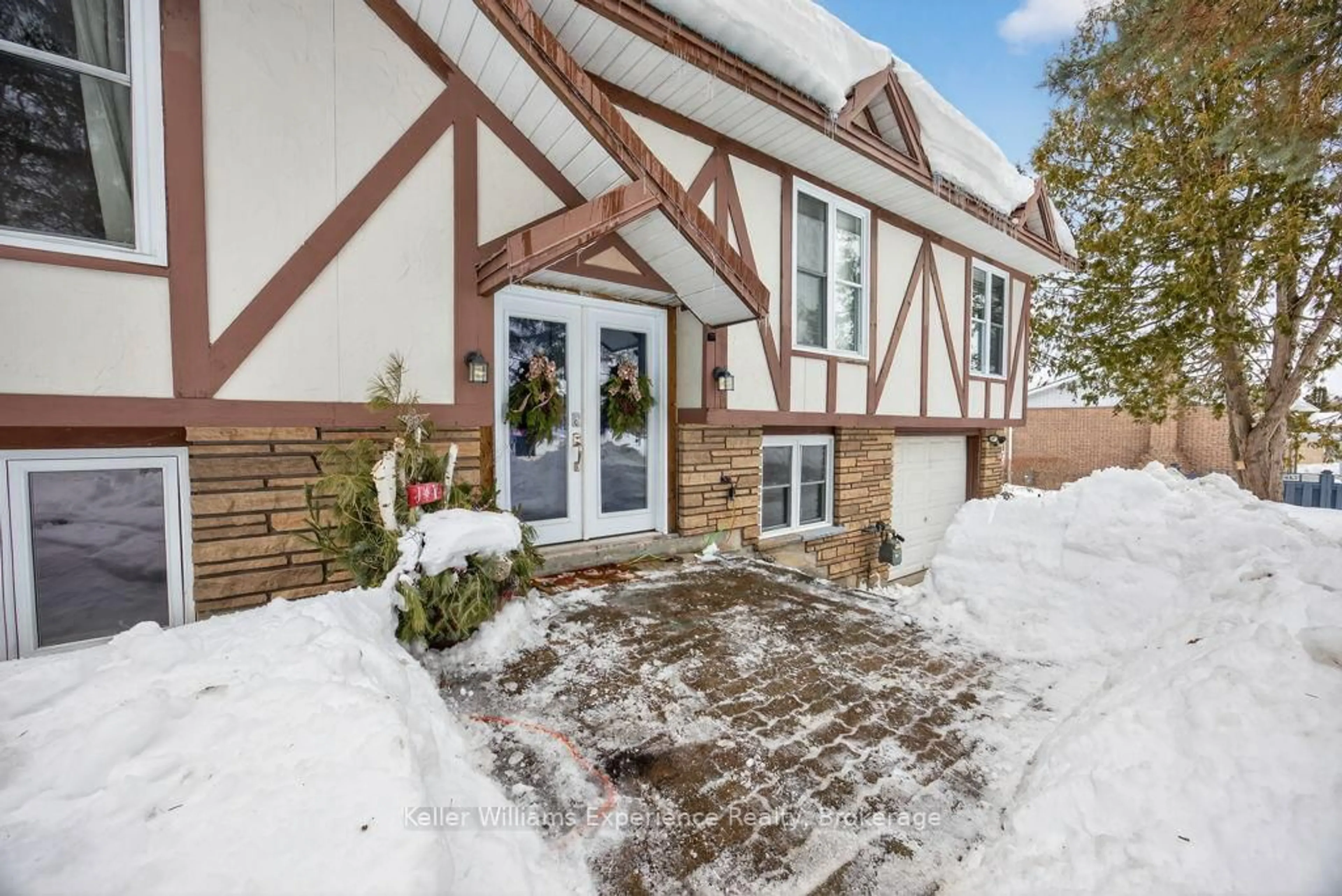 Unknown for 2060 Avery Lane, Severn Ontario L3V 6H2