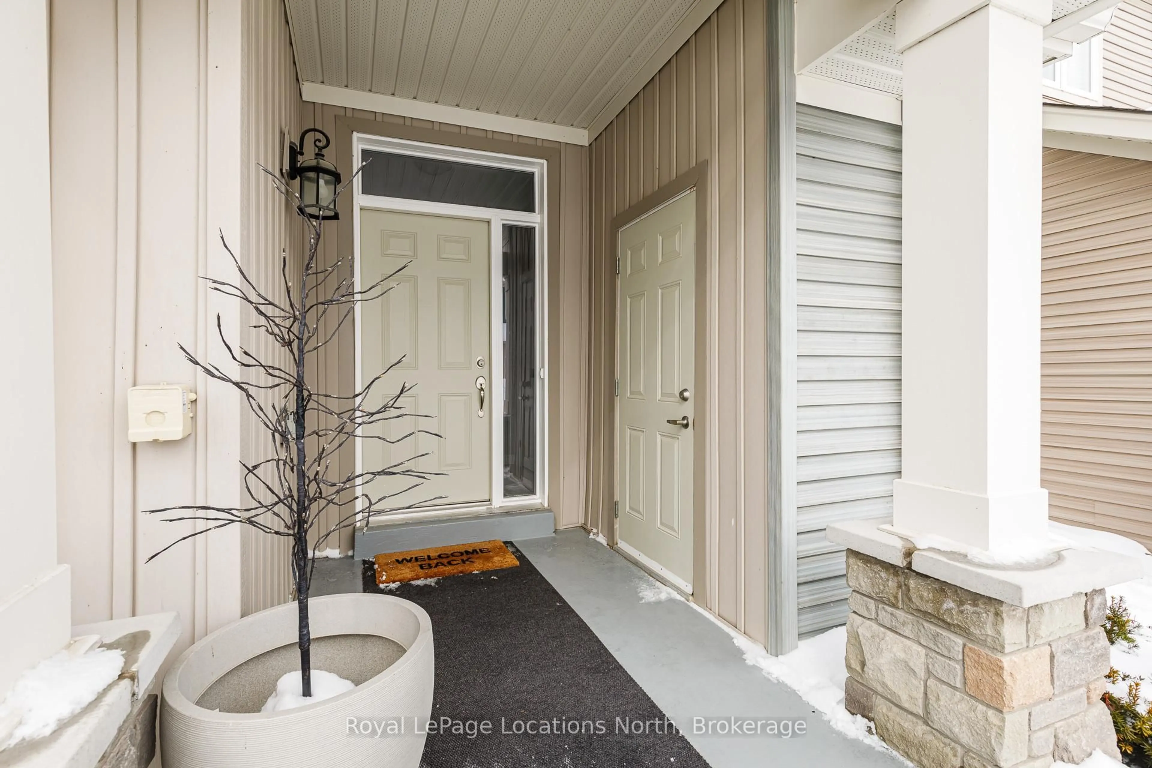 Indoor entryway for 29 Gregory Ave, Collingwood Ontario L9Y 0Z5