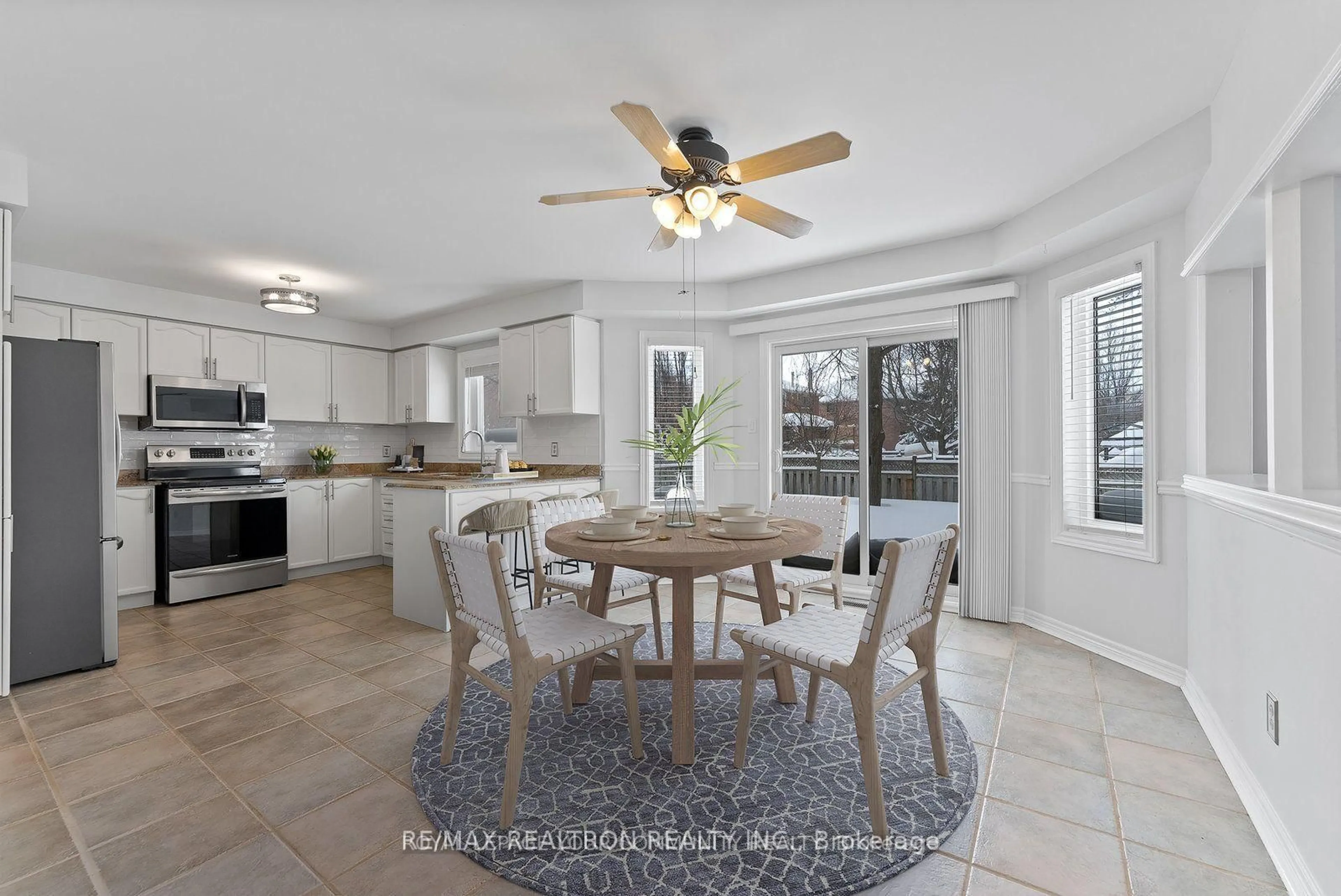 Open concept kitchen, ceramic/tile floor for 115 James St, Barrie Ontario L4N 6Y1