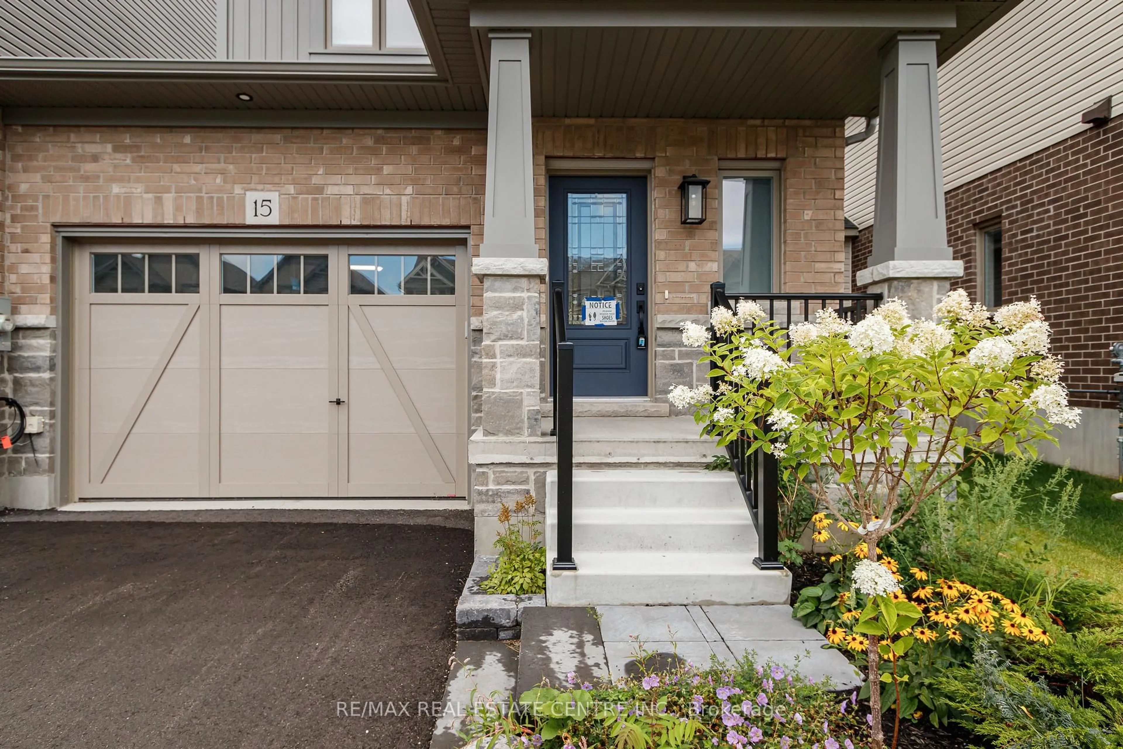 Indoor entryway for 15 Shipley Ave, Collingwood Ontario L9Y 5M6