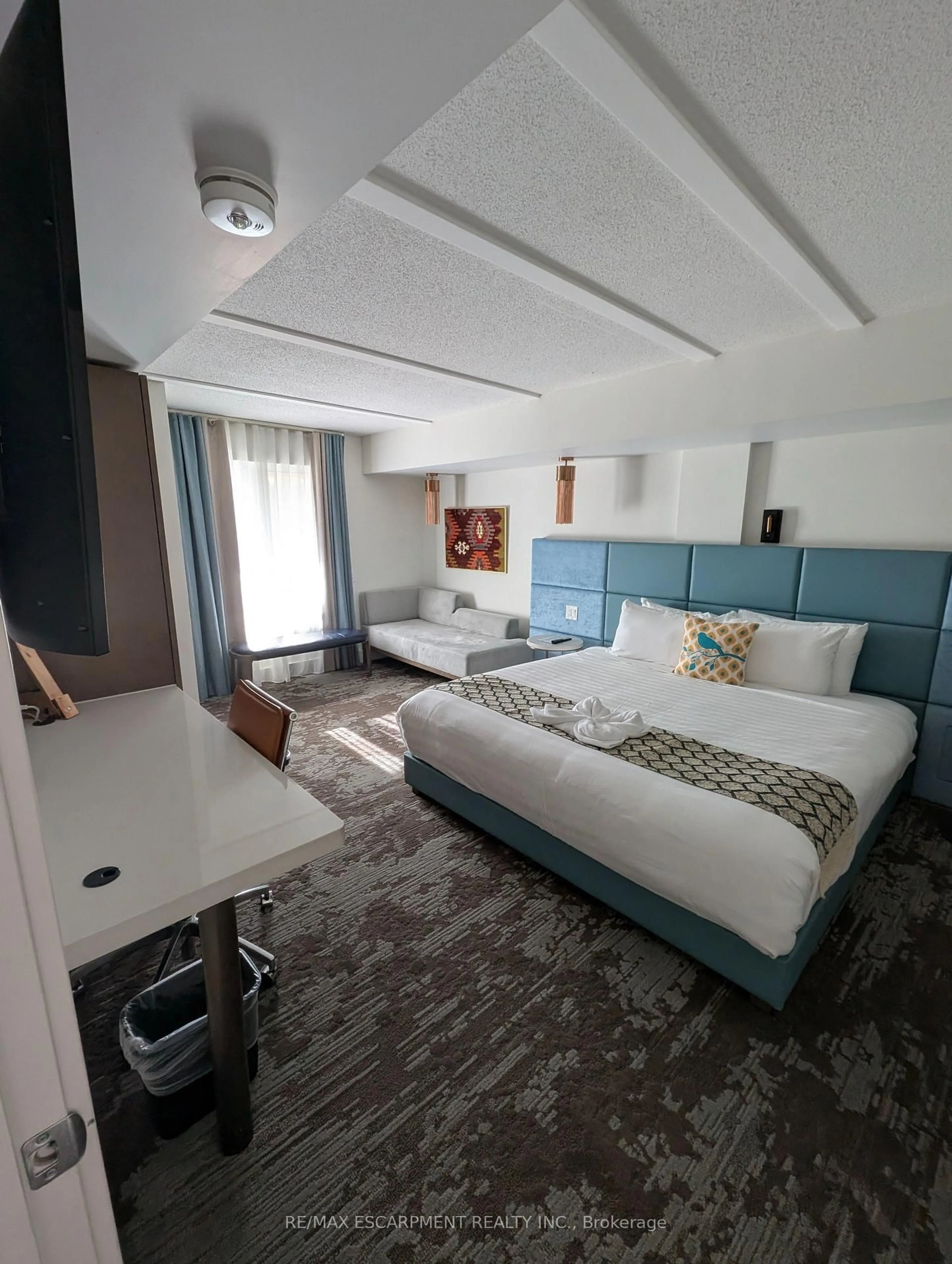 A pic of a room for 9 HARBOUR St #4403 & 4405, Collingwood Ontario L9Y 5B5