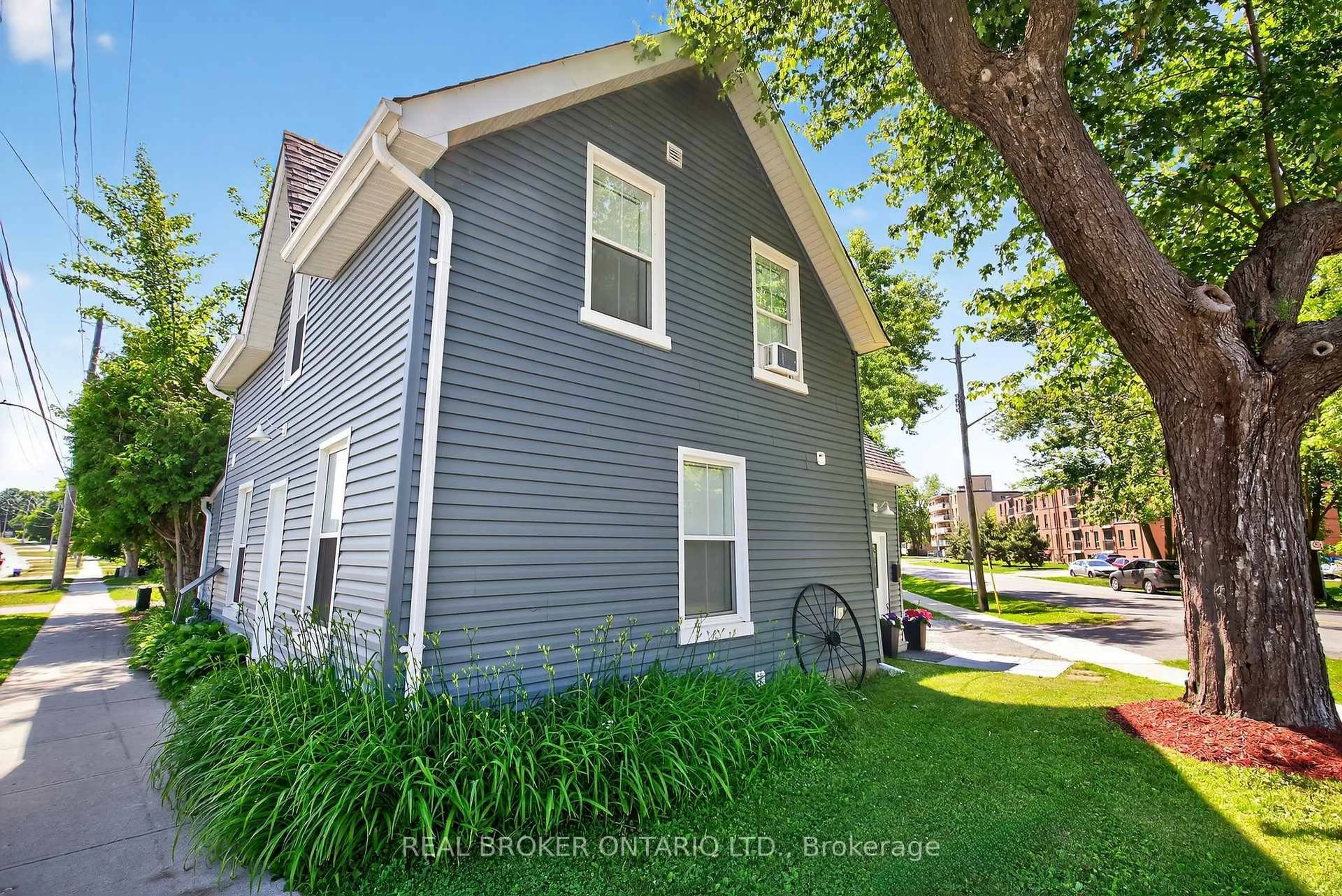 Home with vinyl exterior material, street for 151 Atherley Rd, Orillia Ontario L3V 1N5