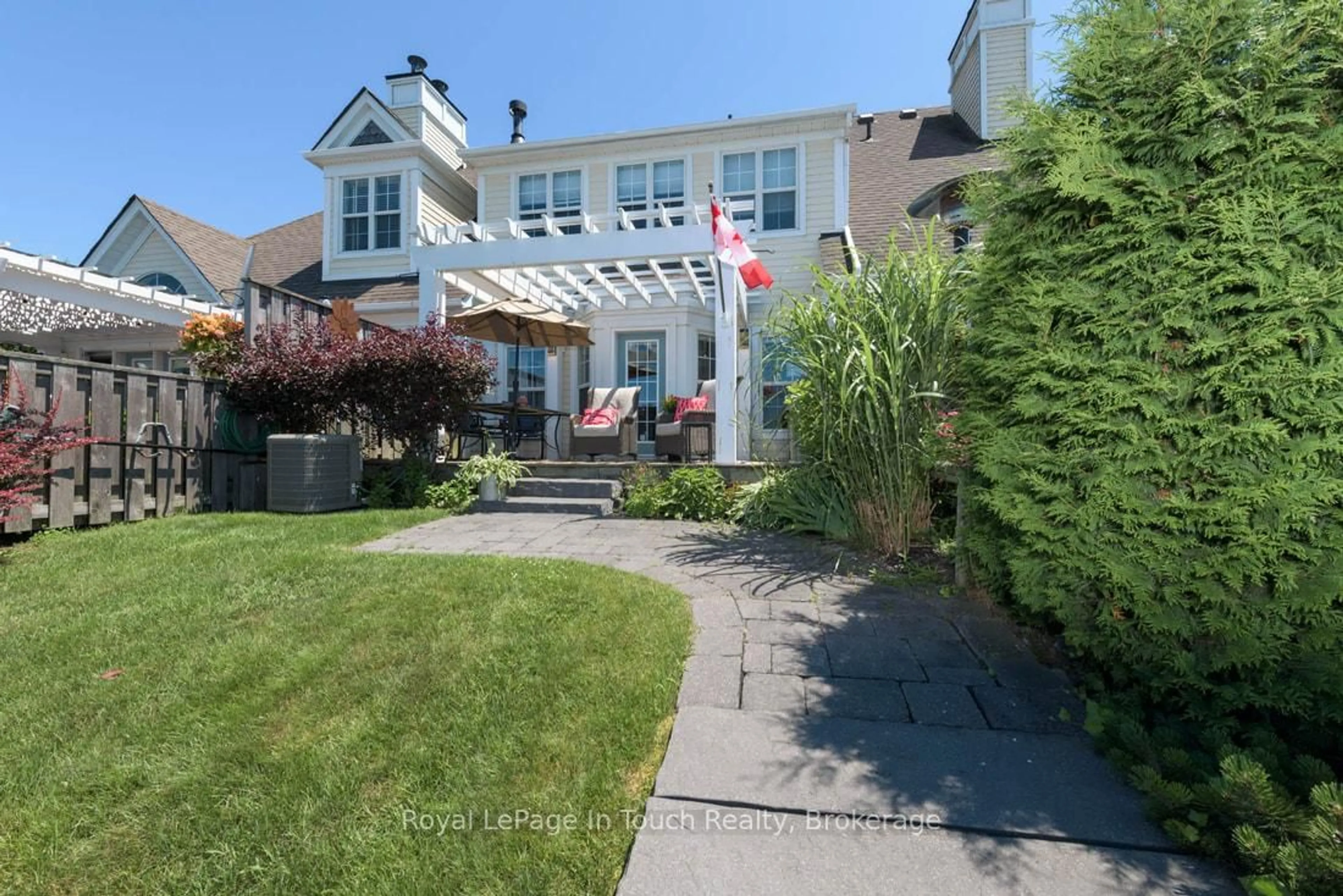 Patio, street for 102 Wycliffe Cove, Tay Ontario L0K 2A0