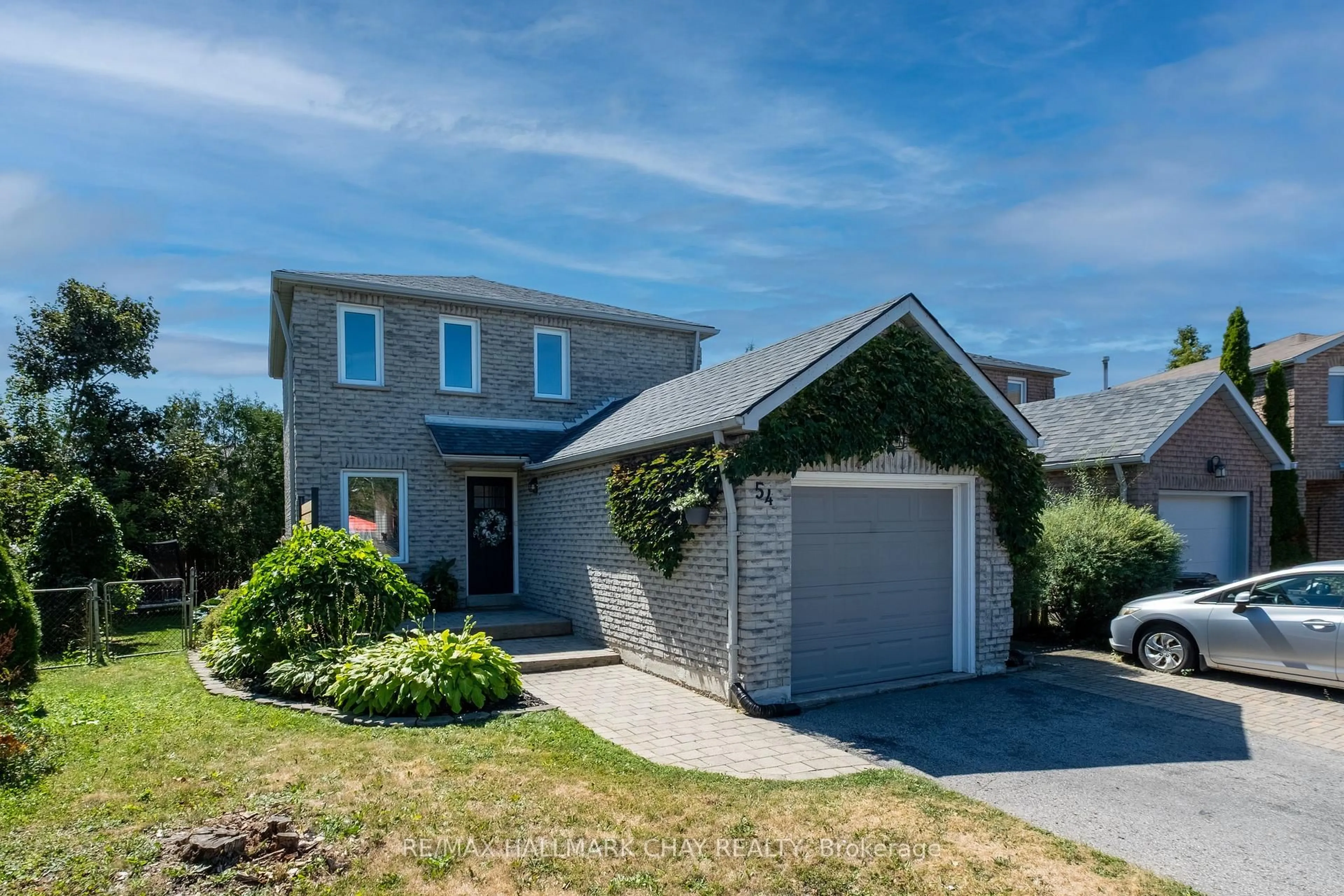 Home with vinyl exterior material, street for 54 Wallace Dr, Barrie Ontario L4N 7E1