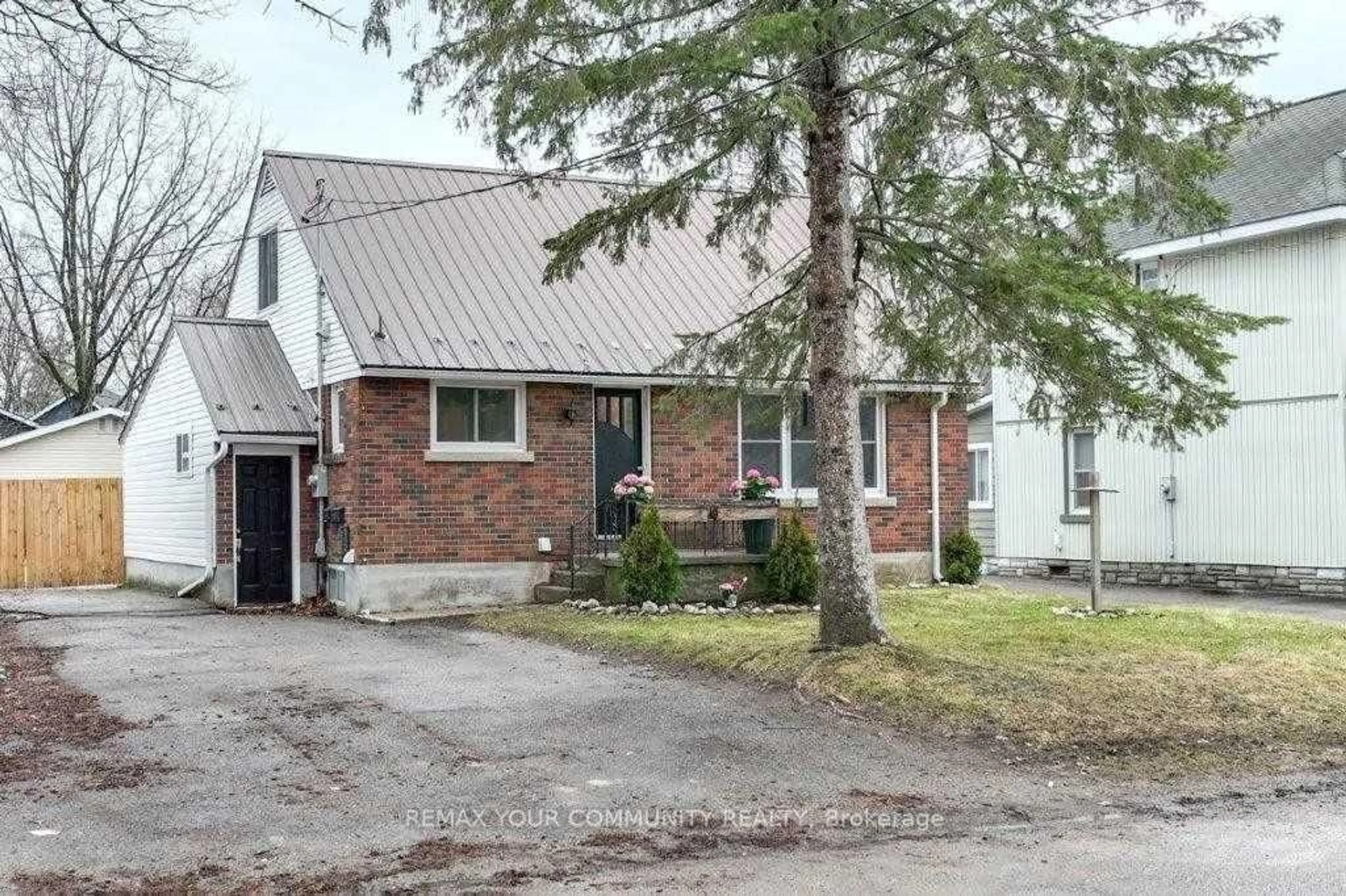 Unknown for 17 Champlain St, Orillia Ontario L3V 2G6