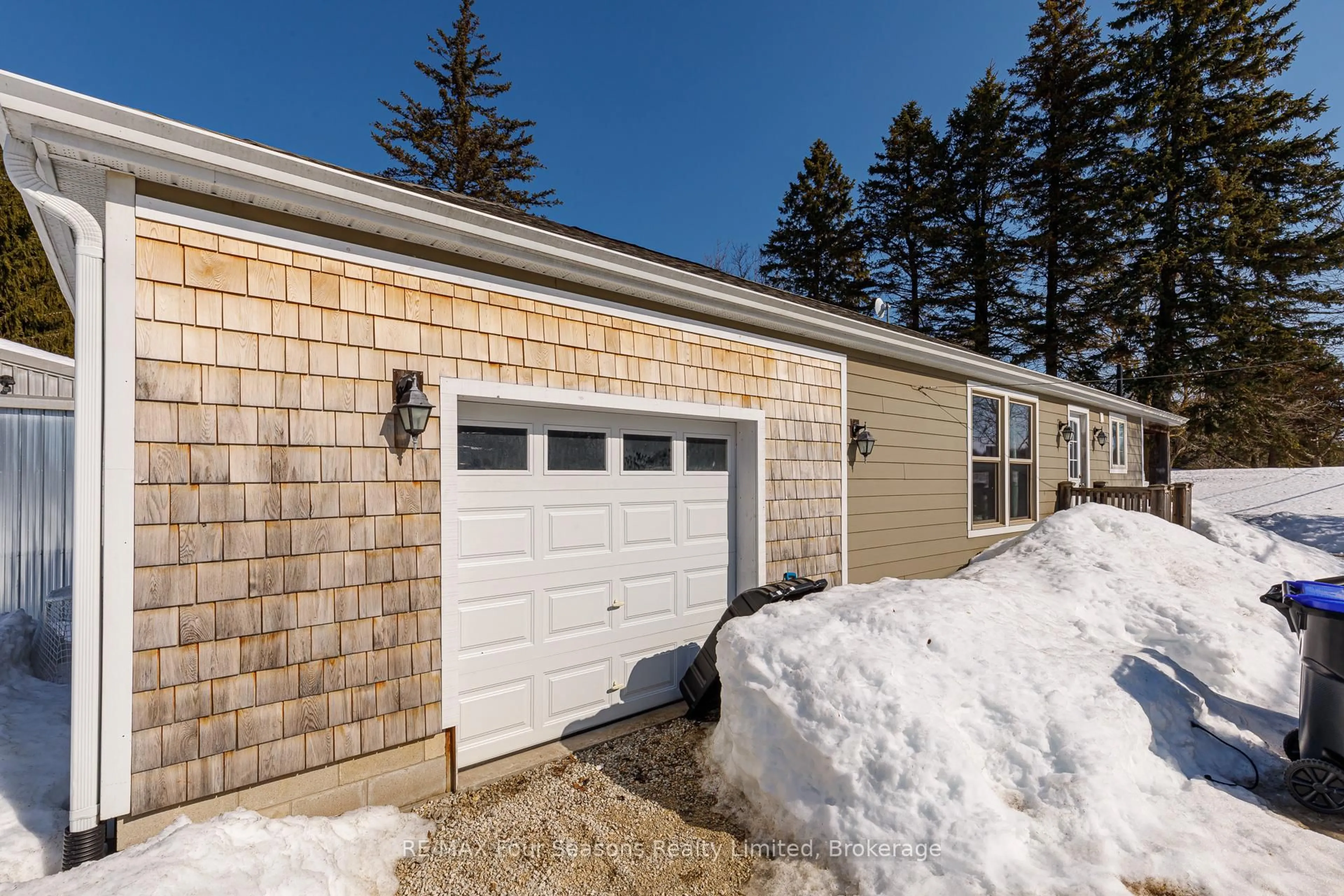 Indoor garage for 1046 County 124 Rd, Clearview Ontario N0C 1M0