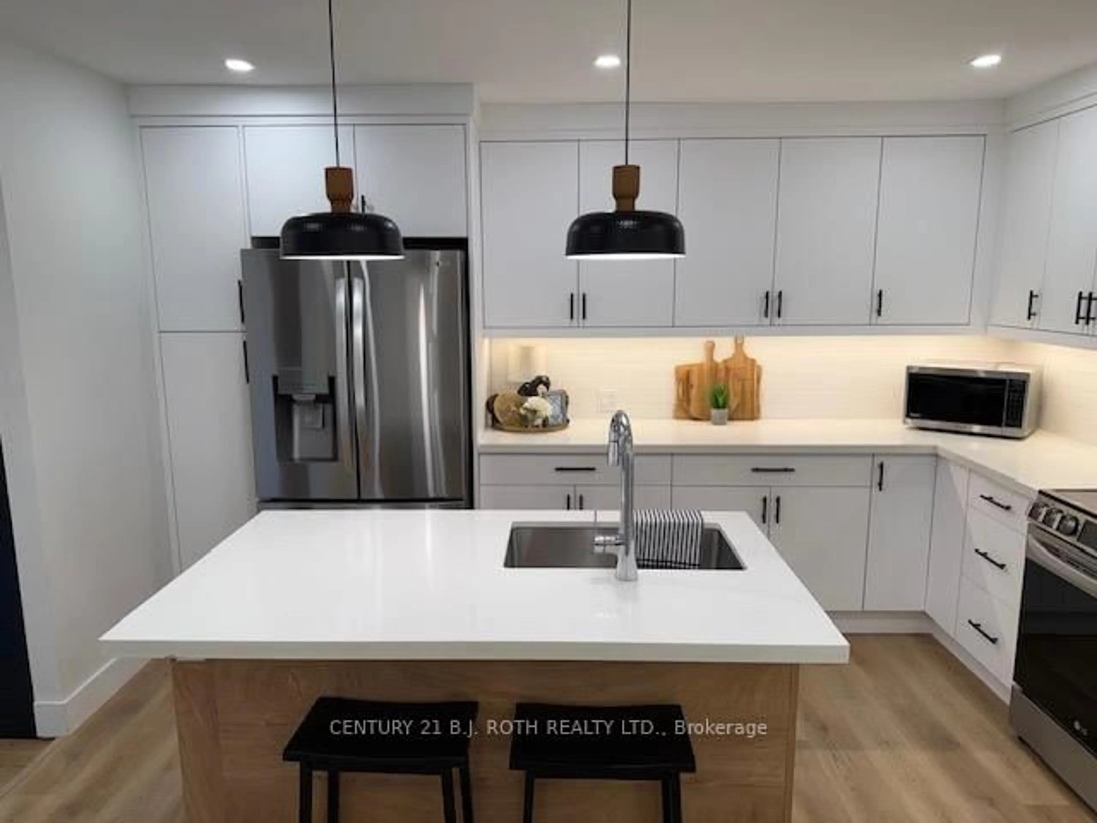 Contemporary kitchen, wood/laminate floor for 86 Doran Rd, Springwater Ontario L0L 1X0