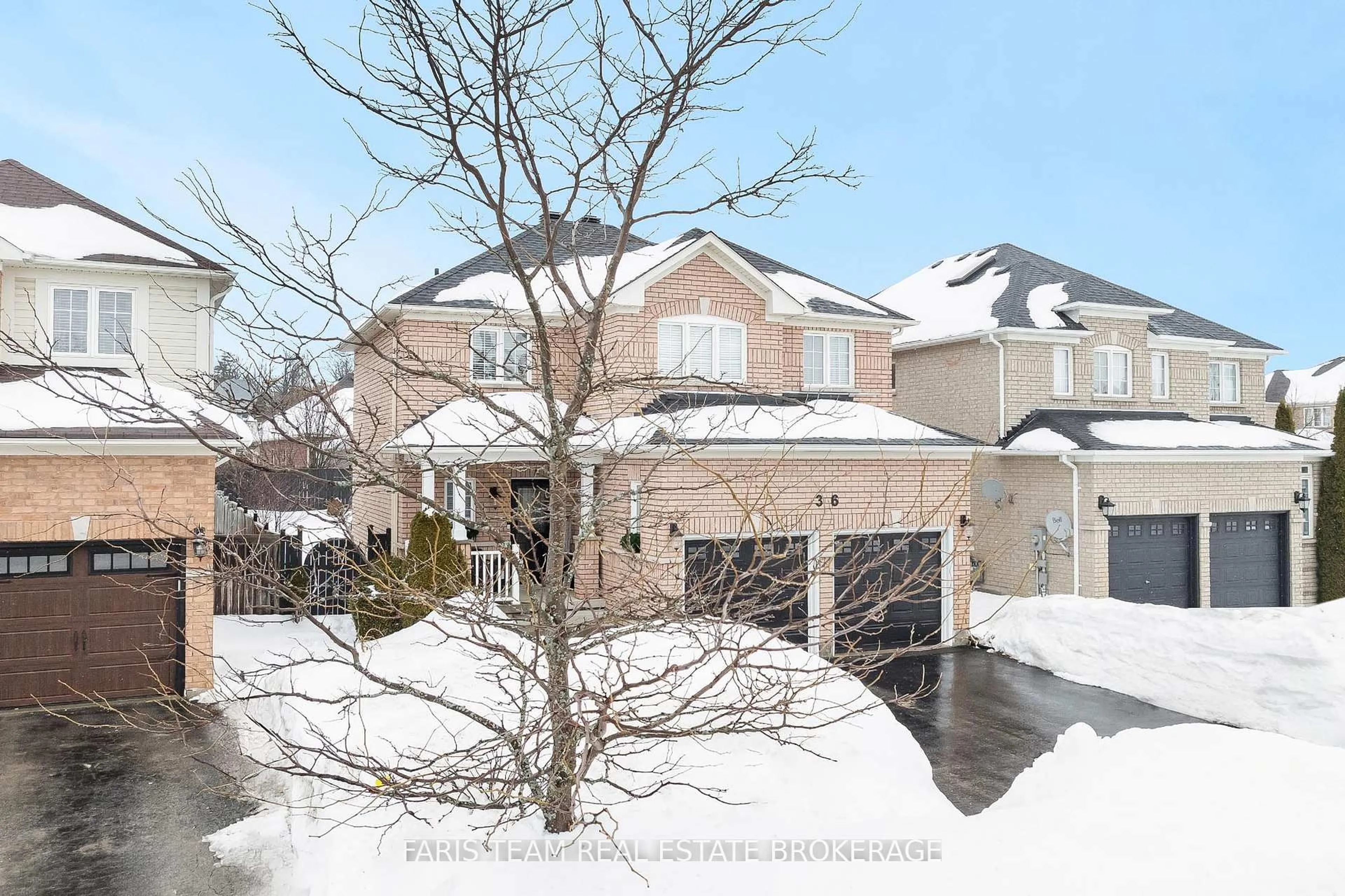 A pic from outside/outdoor area/front of a property/back of a property/a pic from drone, street for 36 Connaught Lane, Barrie Ontario L4M 0A6