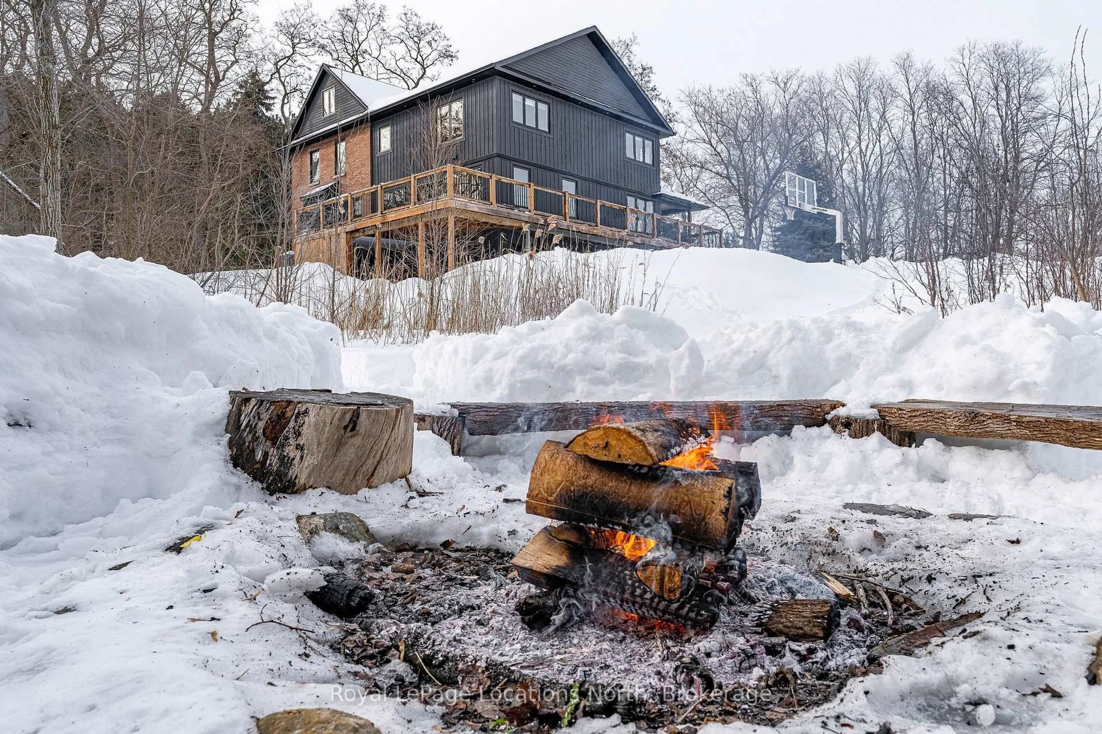 Patio, unknown for 3 Holly Crt, Collingwood Ontario L9Y 5G5