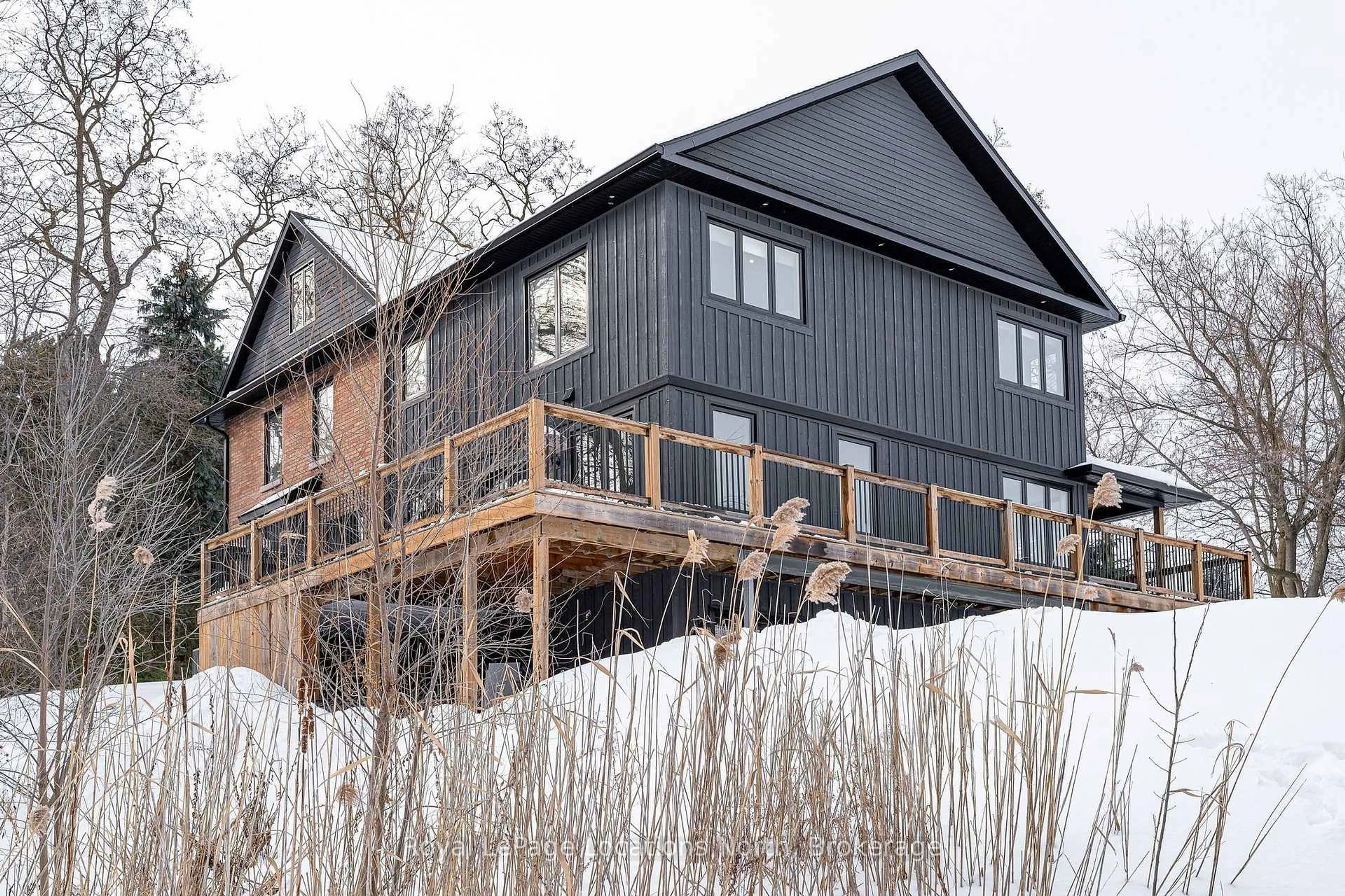 Home with vinyl exterior material, unknown for 3 Holly Crt, Collingwood Ontario L9Y 5G5