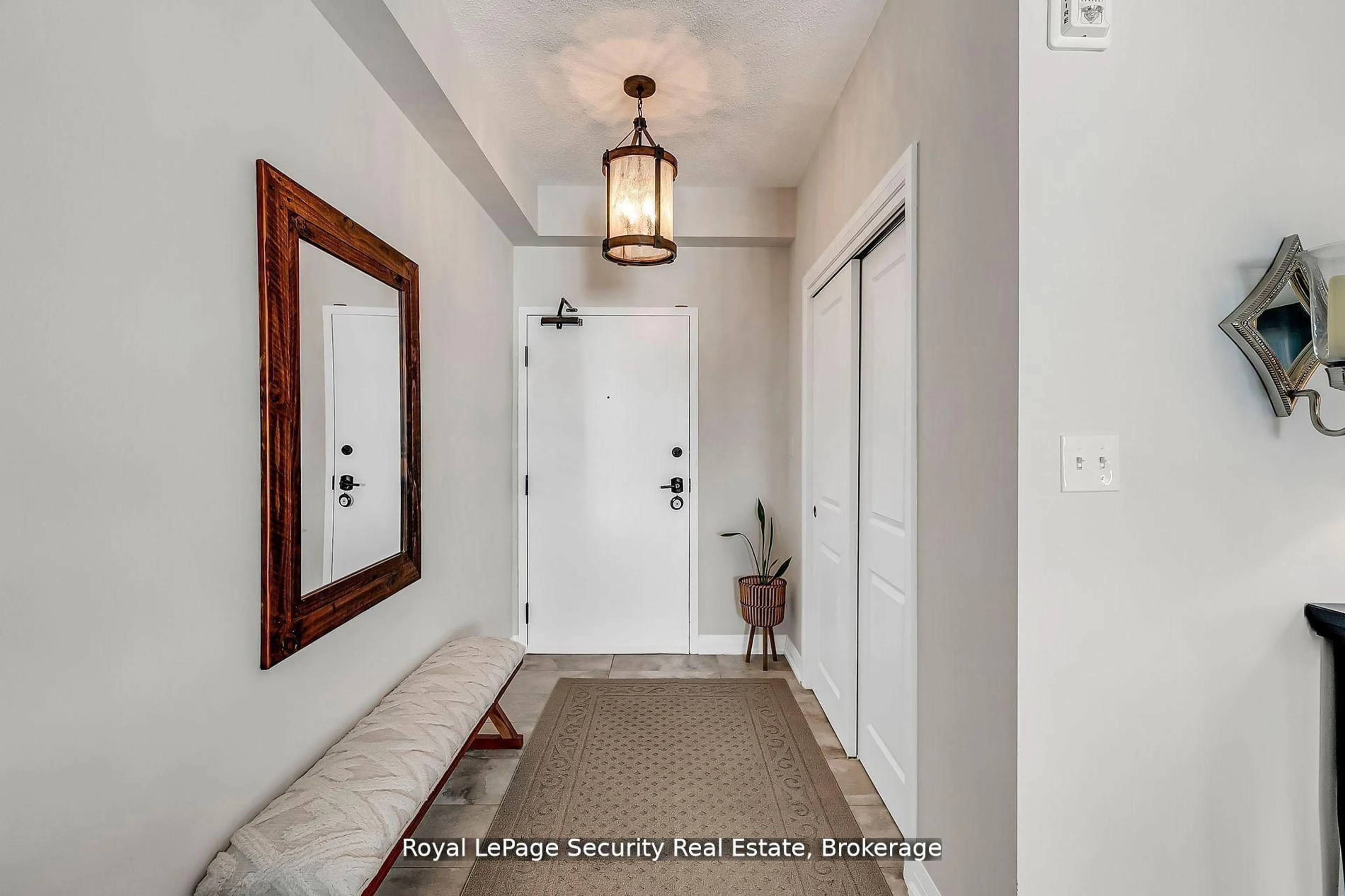 Indoor entryway for 54 Koda St #217, Barrie Ontario L9J 0J6