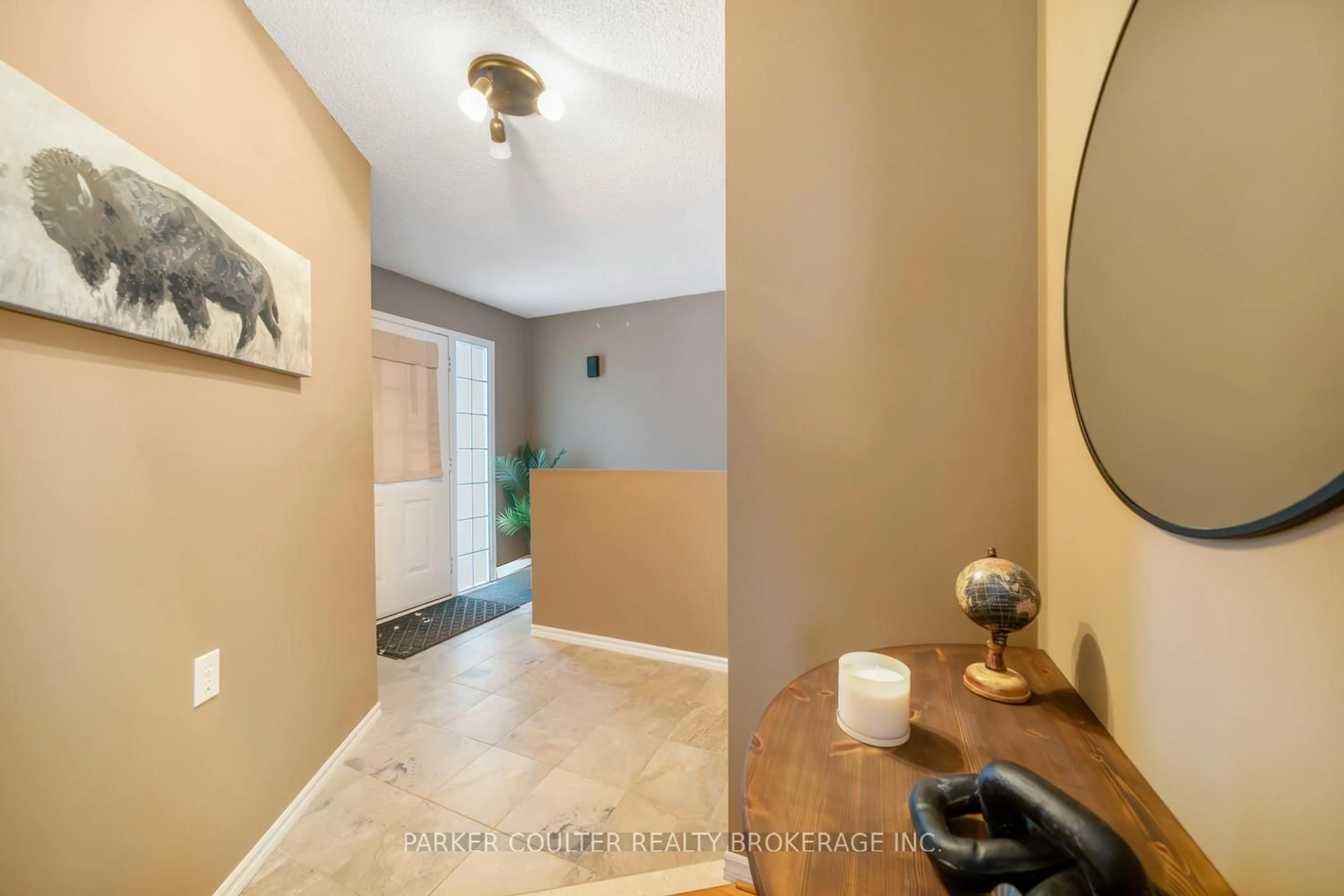 Indoor entryway for 5 Pommel Pl, Penetanguishene Ontario L9M 1J7