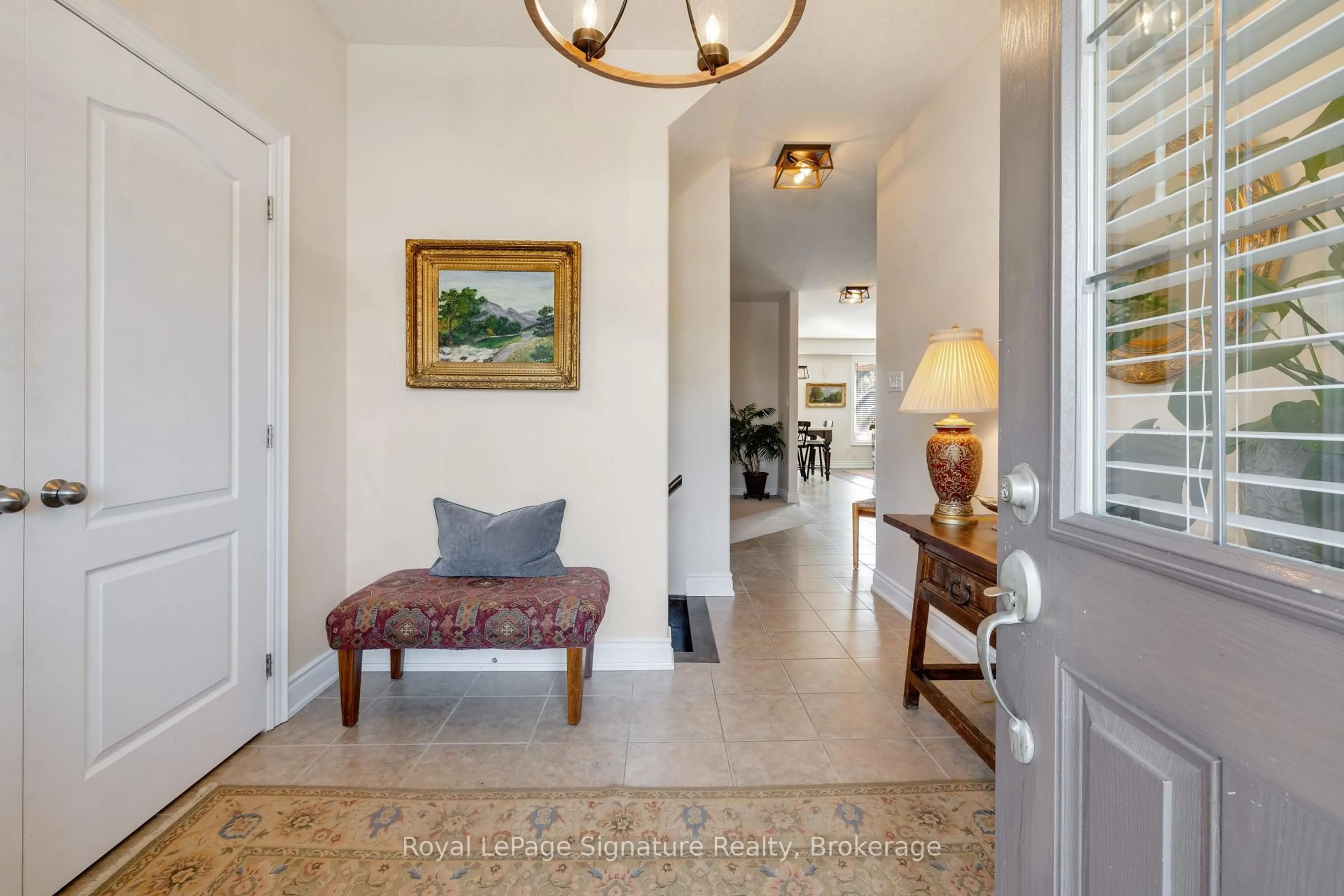 Indoor entryway for 9 Wilson St, Collingwood Ontario L9Y 0Y9