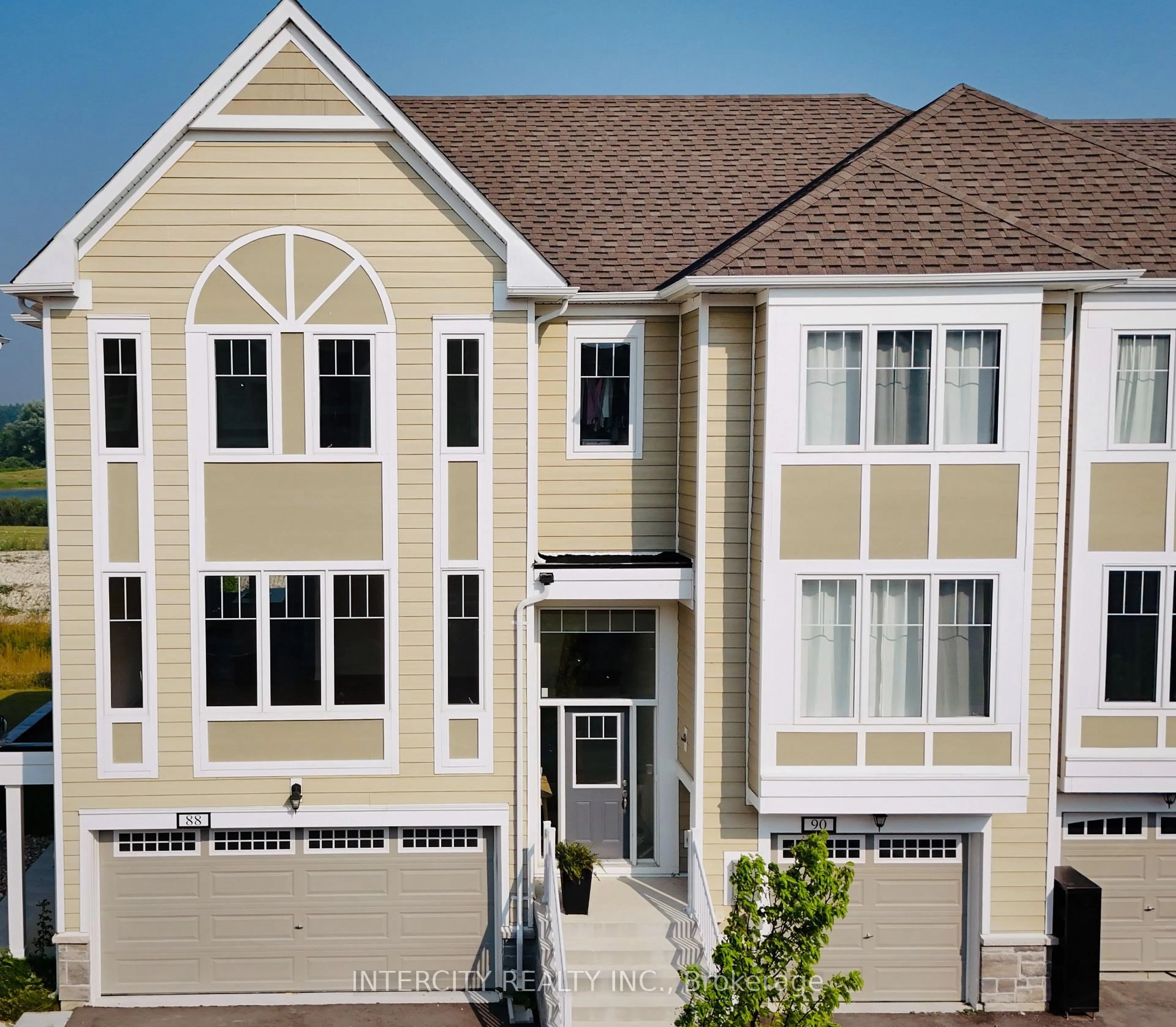 Home with vinyl exterior material, street for 88 Sandhill Crane Dr, Wasaga Beach Ontario L9Z 0K4