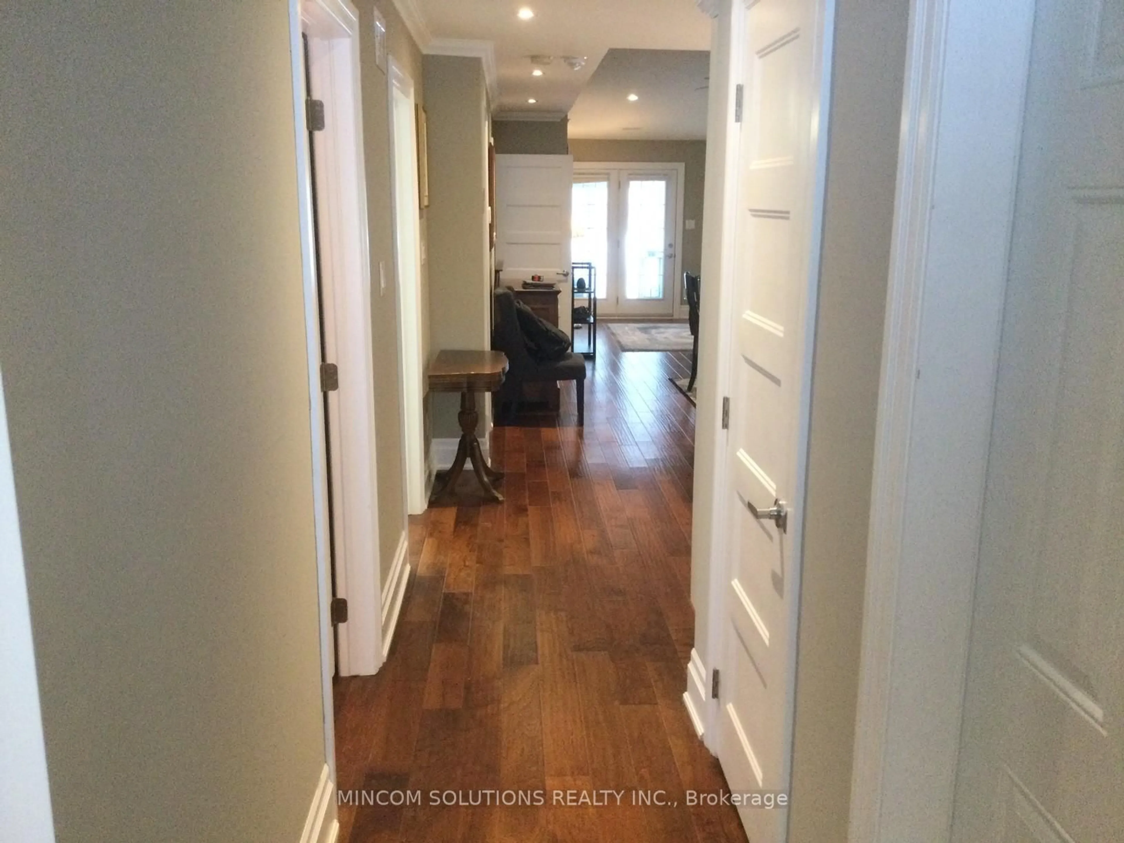 Indoor entryway for 92 CLOVER Cres, Wasaga Beach Ontario L9Z 0G4