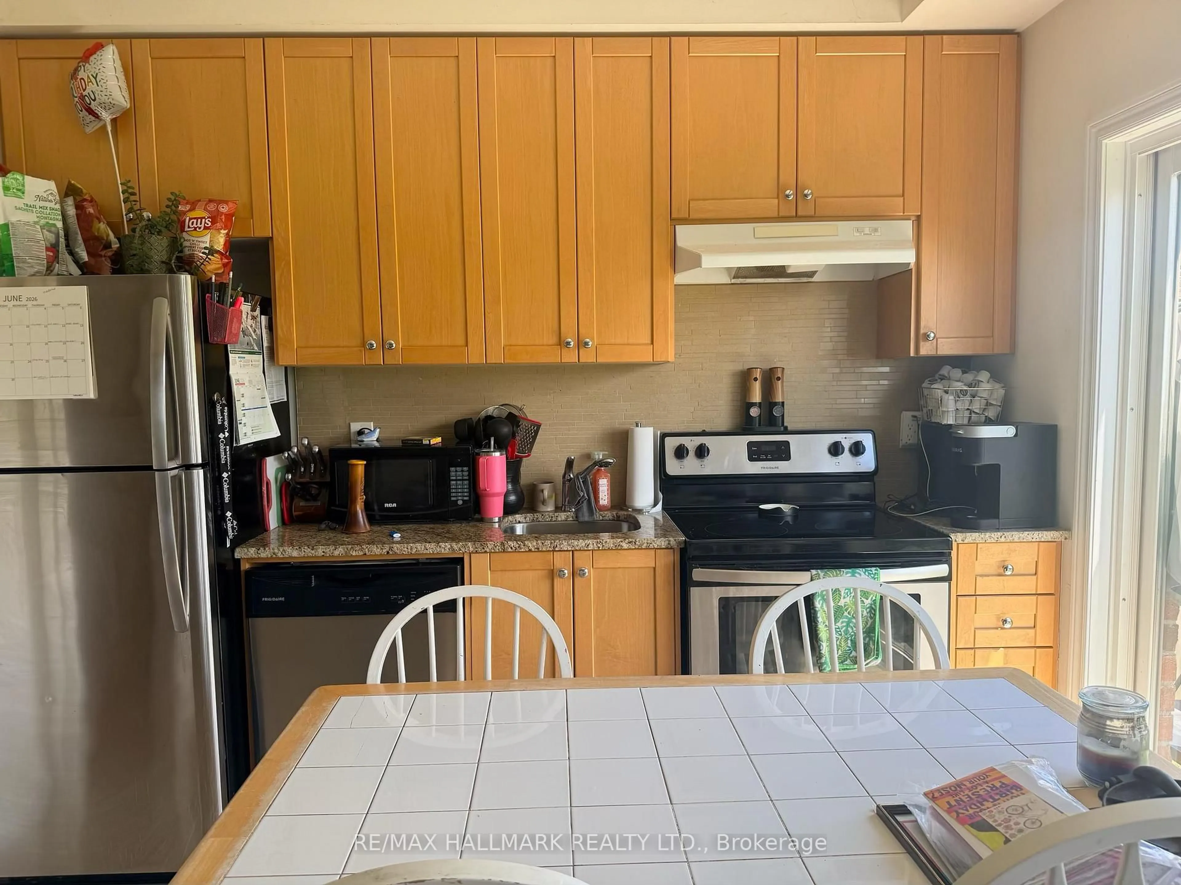 Standard kitchen, unknown for 15 Deneb St, Barrie Ontario L4N 1N1