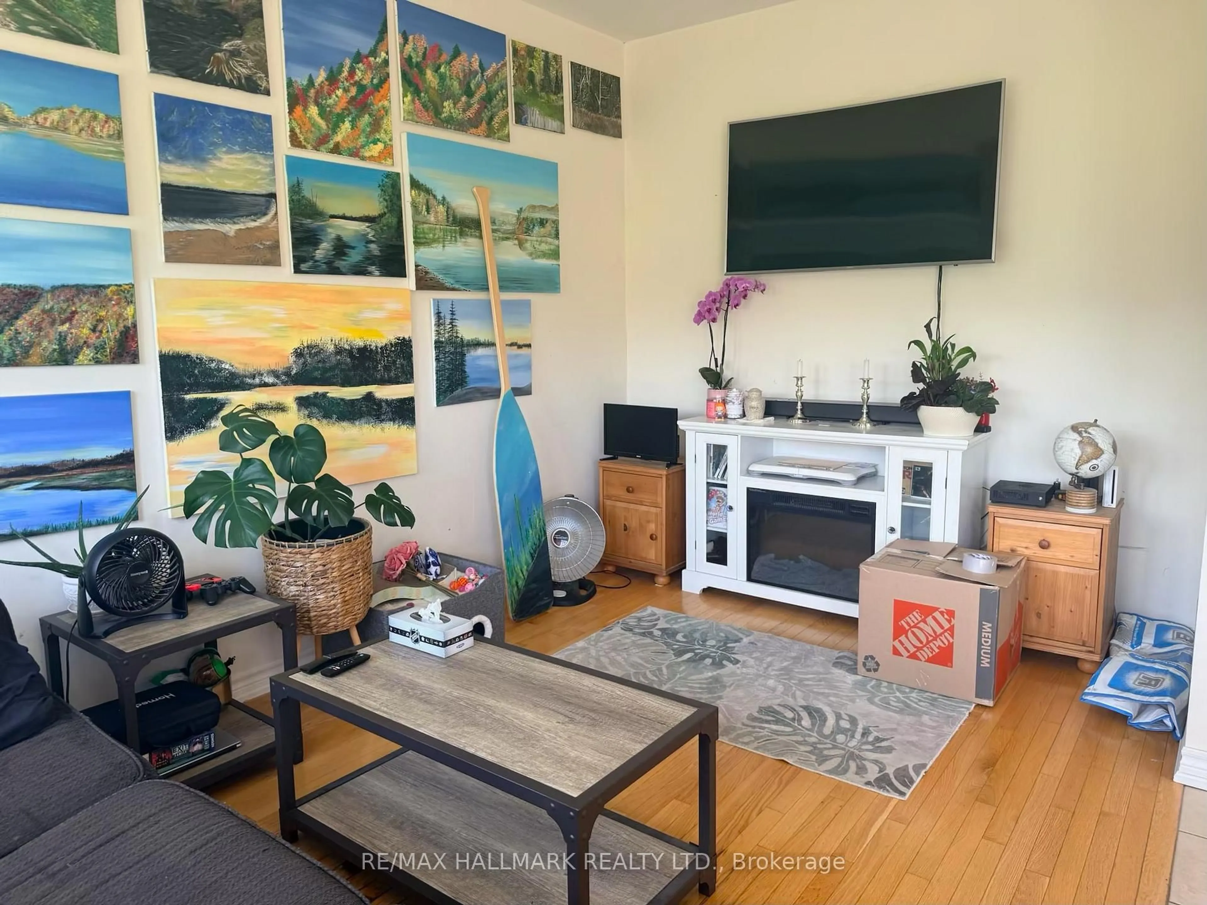 Living room with furniture, wood/laminate floor for 15 Deneb St, Barrie Ontario L4N 1N1