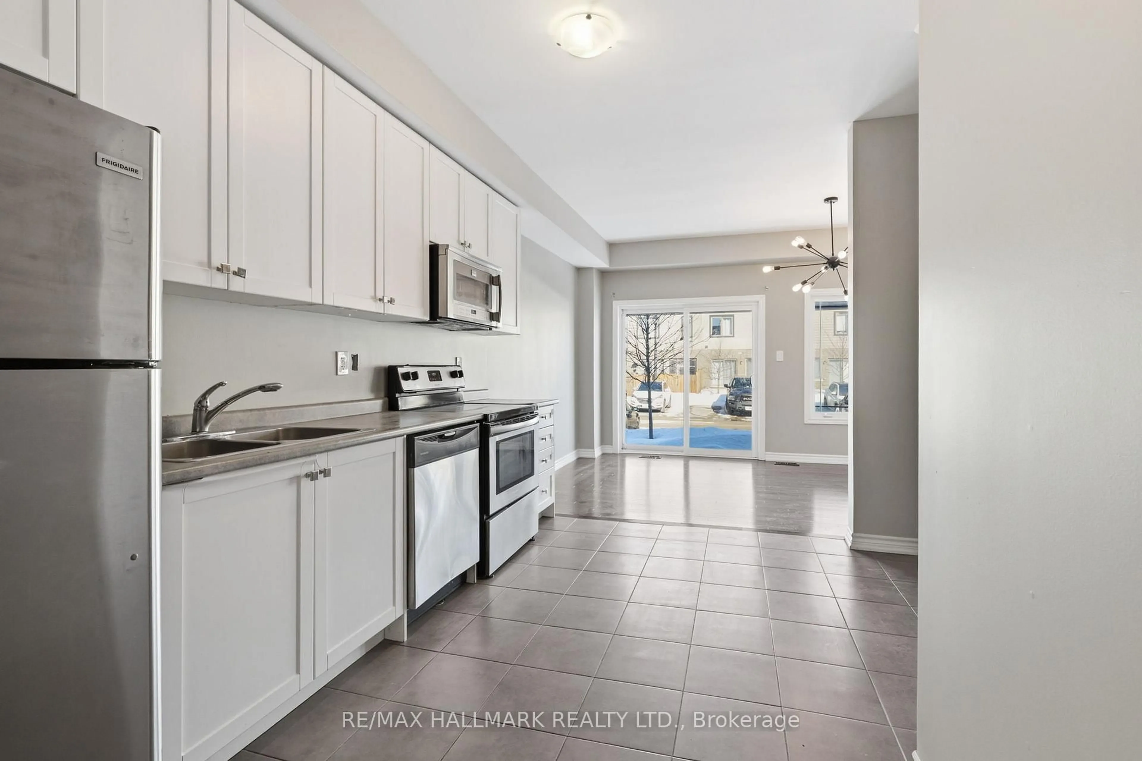 Open concept kitchen, ceramic/tile floor for 38 Deneb St, Barrie Ontario L4M 0K6