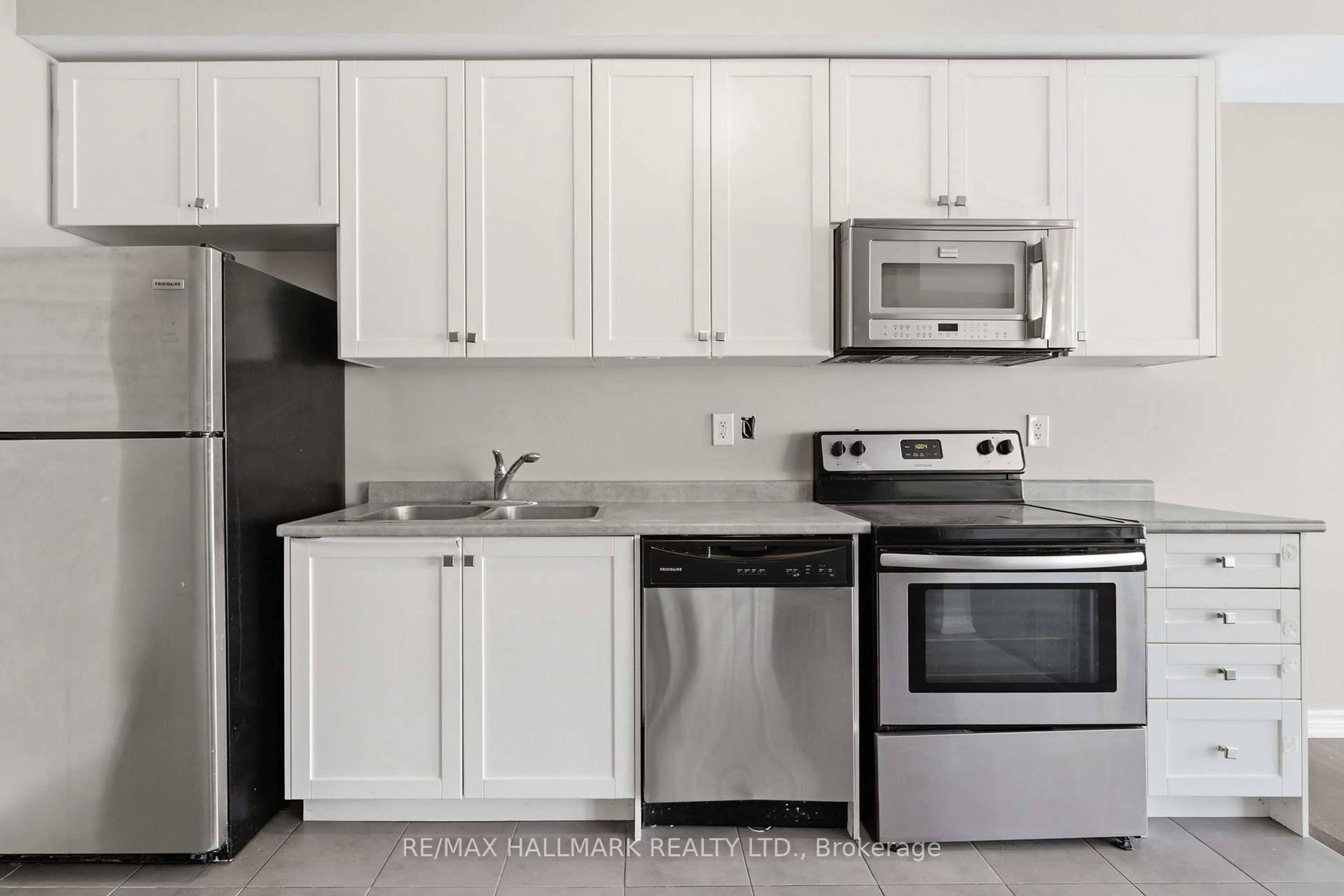 Standard kitchen, unknown for 38 Deneb St, Barrie Ontario L4M 0K6