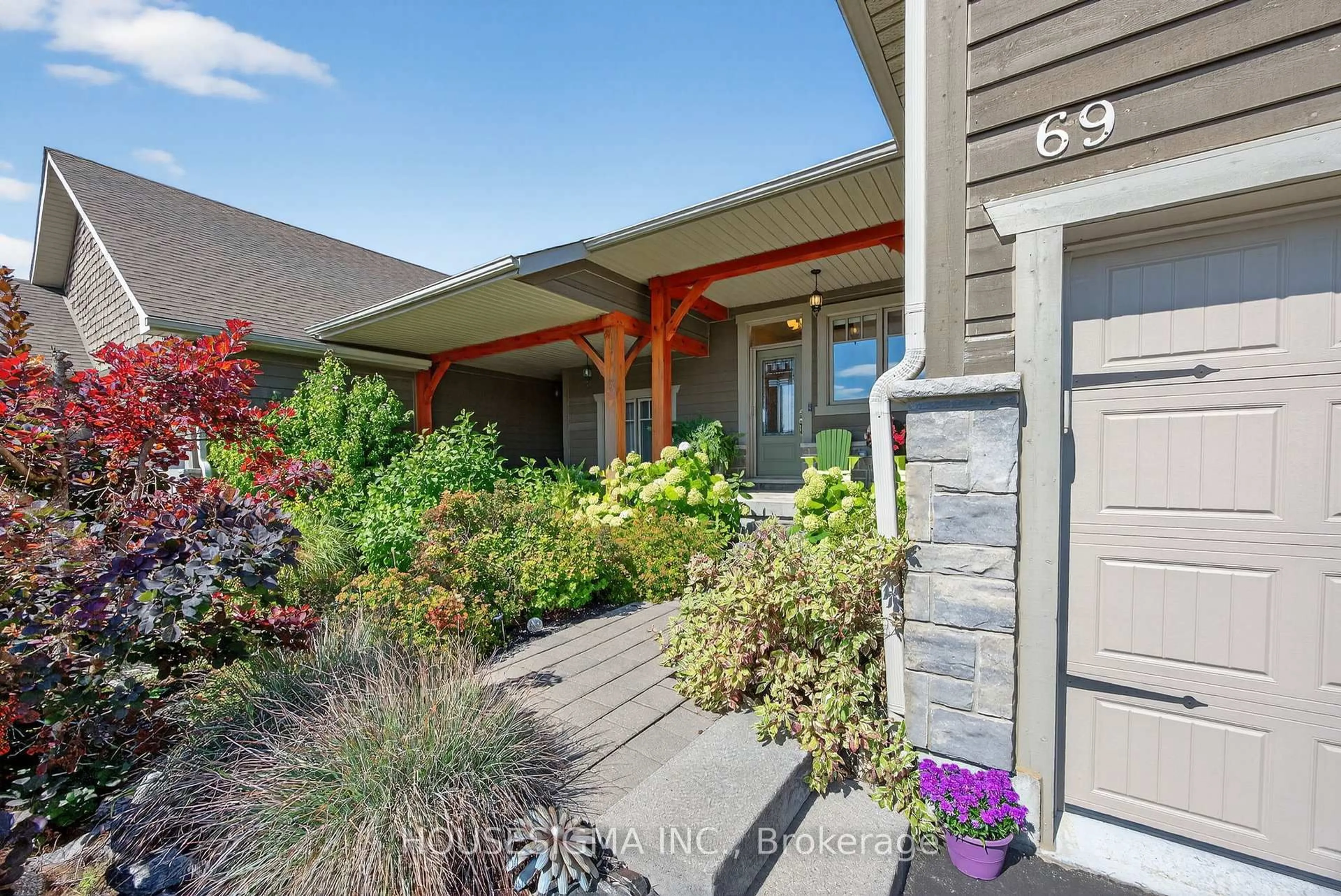 Indoor entryway for 69 Landscape Dr, Oro-Medonte Ontario L3R 5B4