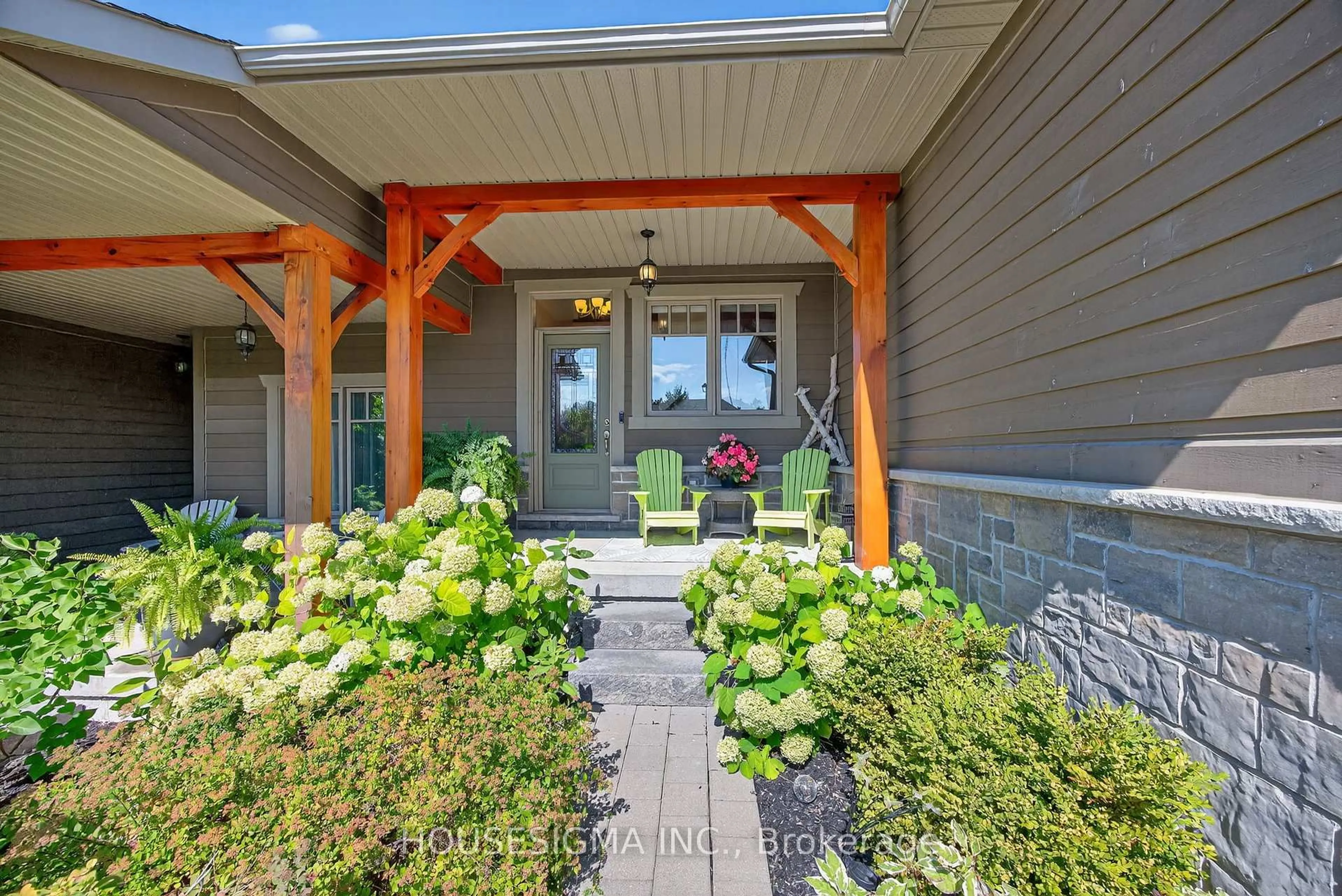 Indoor entryway for 69 Landscape Dr, Oro-Medonte Ontario L3R 5B4