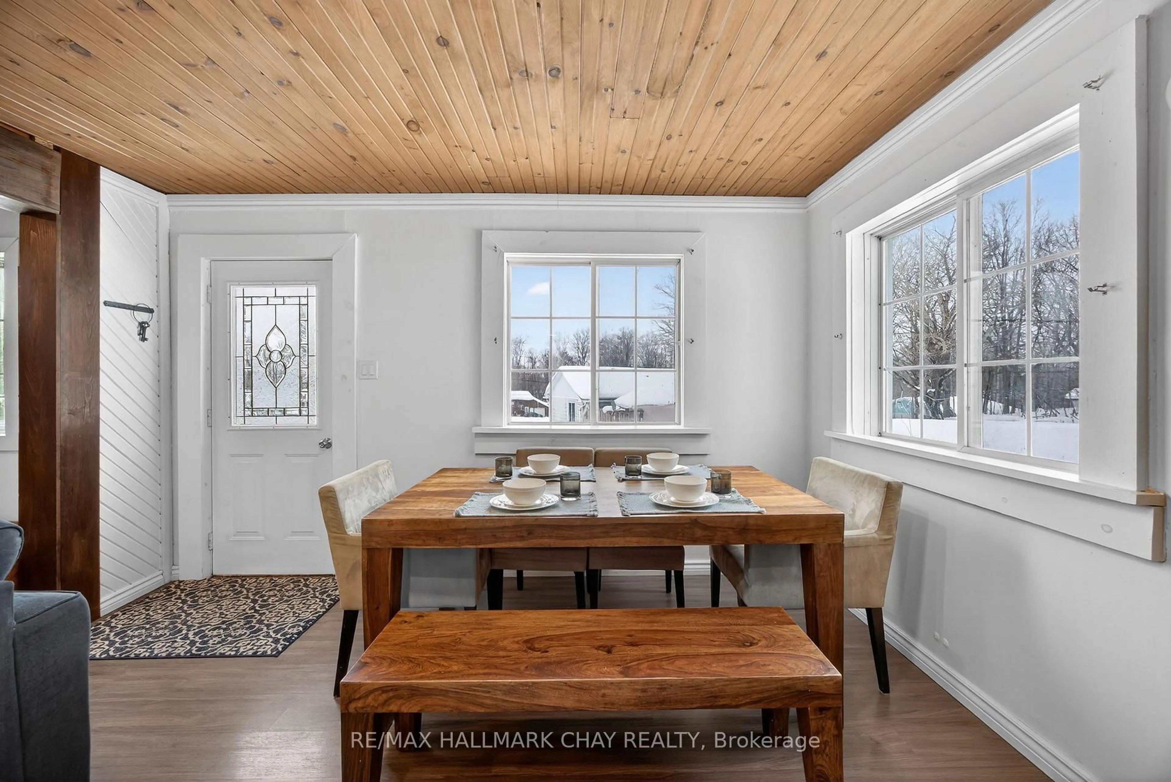 Dining room, wood/laminate floor for 1738 HERON Dr, Severn Ontario L0K 2C0