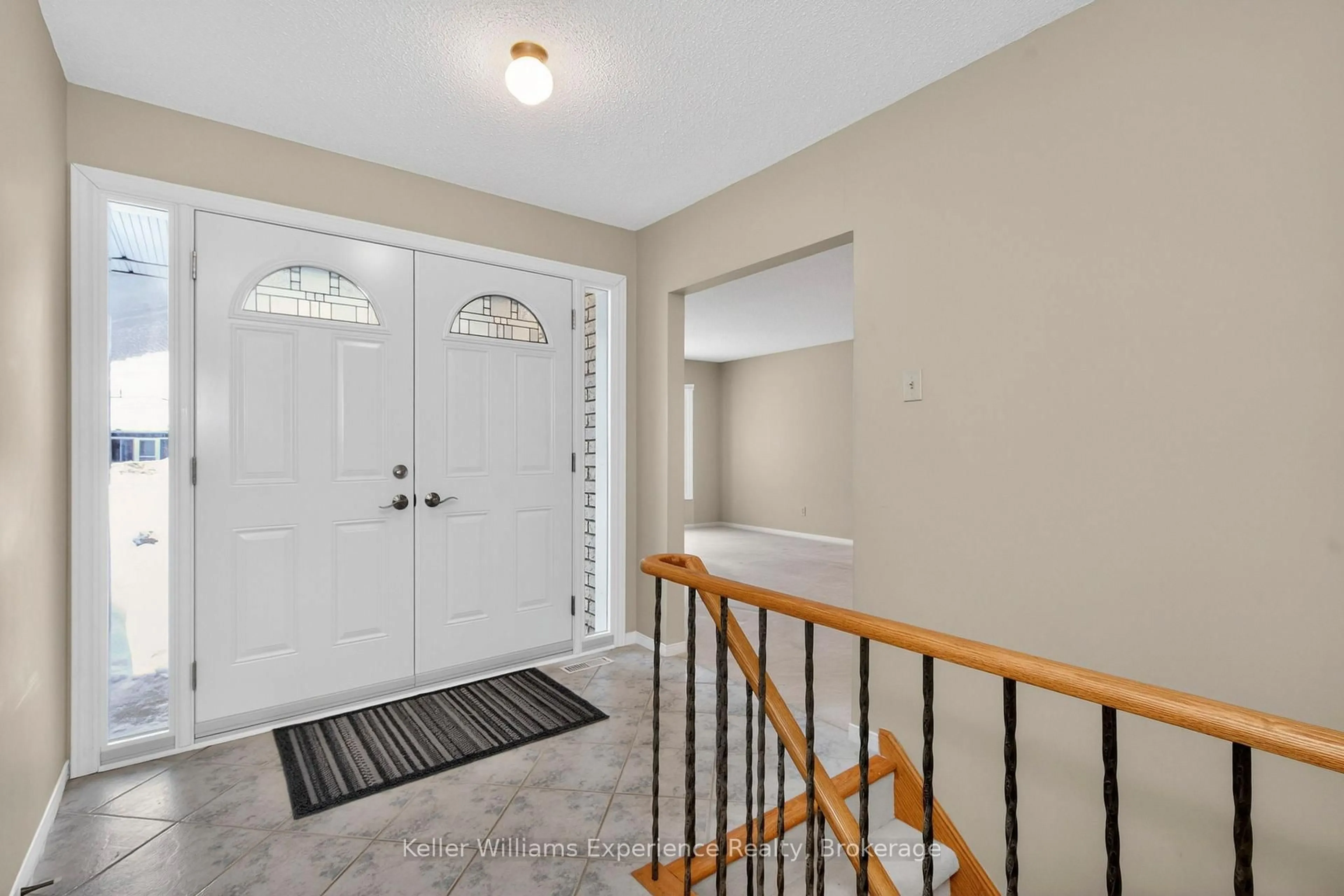Indoor entryway for 943 Playfair Rd, Midland Ontario L4R 4X9
