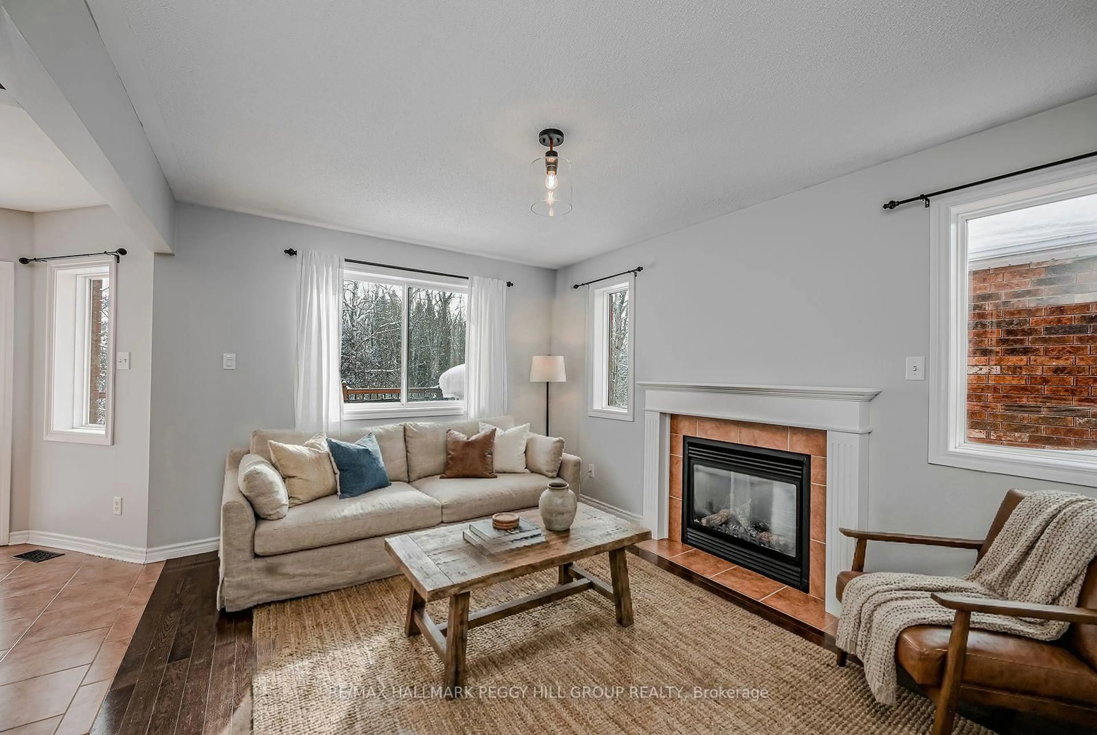 Living room with furniture, unknown for 81 Sproule Dr, Barrie Ontario L4N 0X5