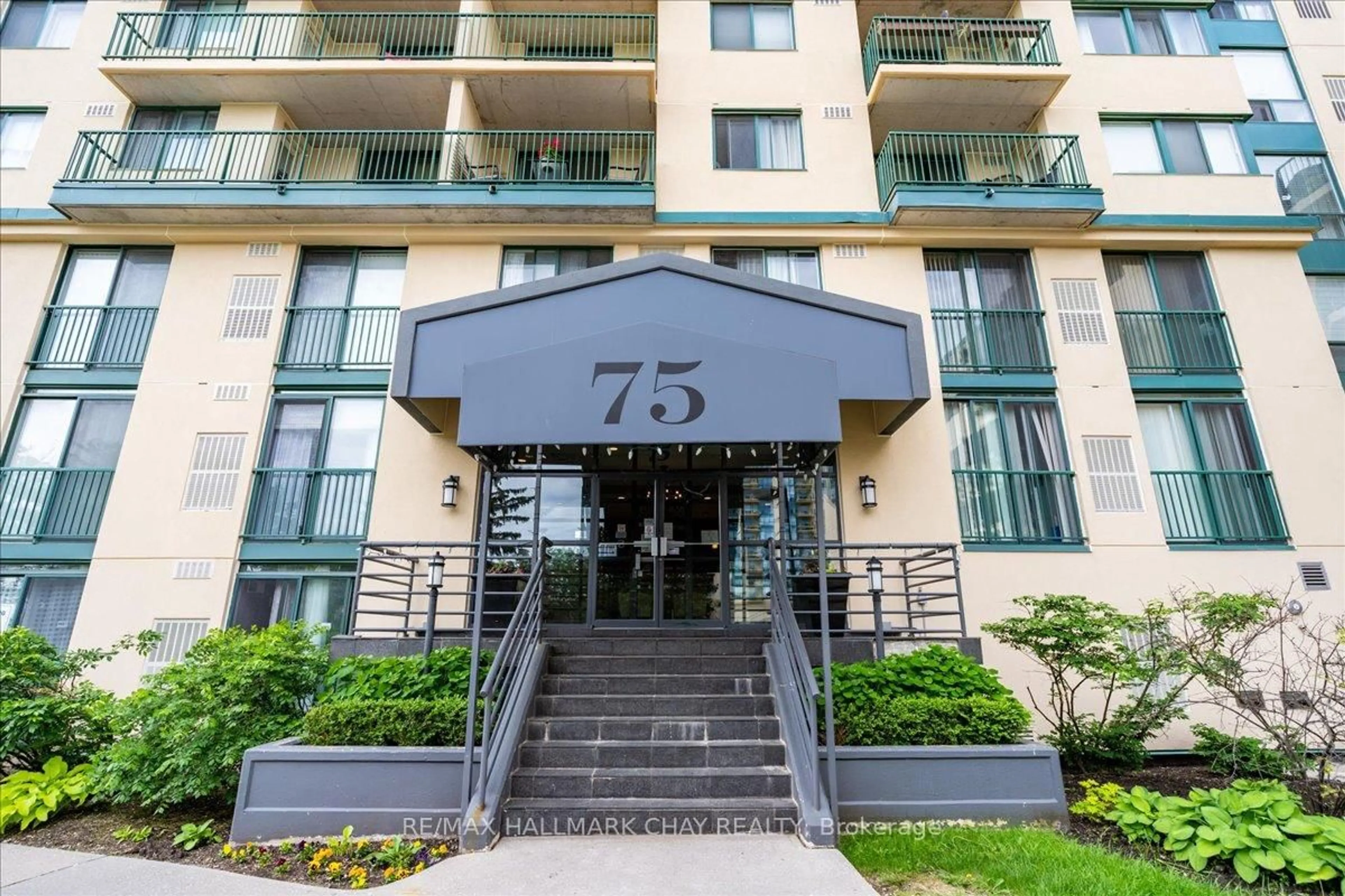 Indoor foyer for 75 Ellen St #1107, Barrie Ontario L4N 7R6