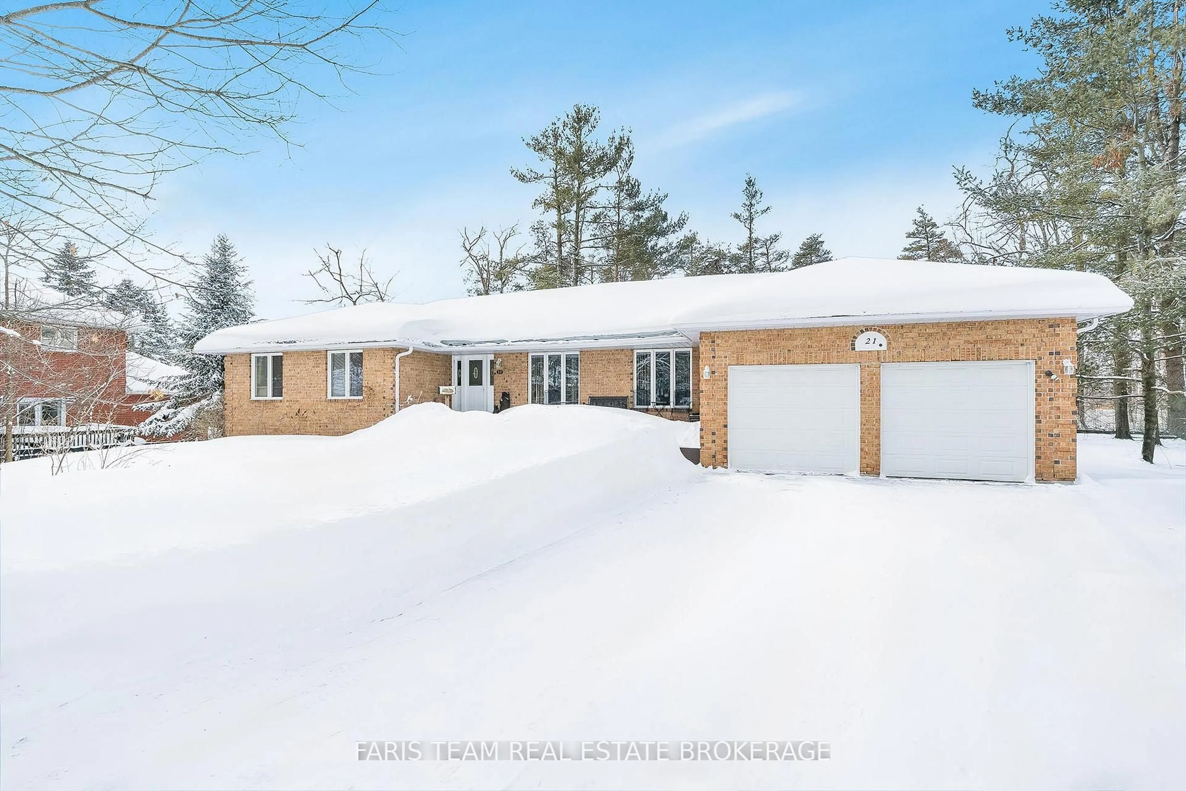 A pic from outside/outdoor area/front of a property/back of a property/a pic from drone, street for 21 Forest Hill Dr, Springwater Ontario L9X 0J4