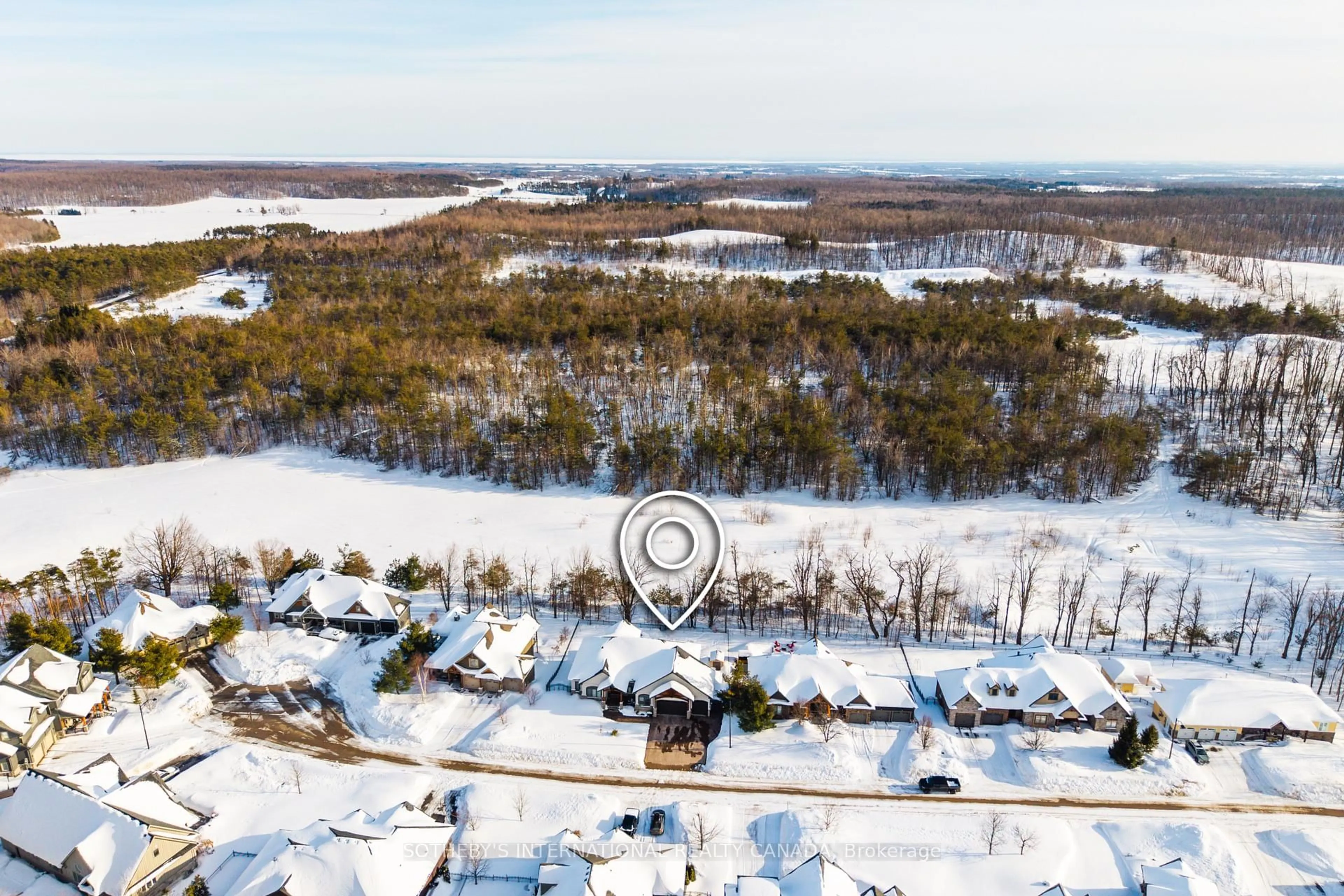 A pic from outside/outdoor area/front of a property/back of a property/a pic from drone, unknown for 7 Ridgewood Crt, Oro-Medonte Ontario L0L 2L0