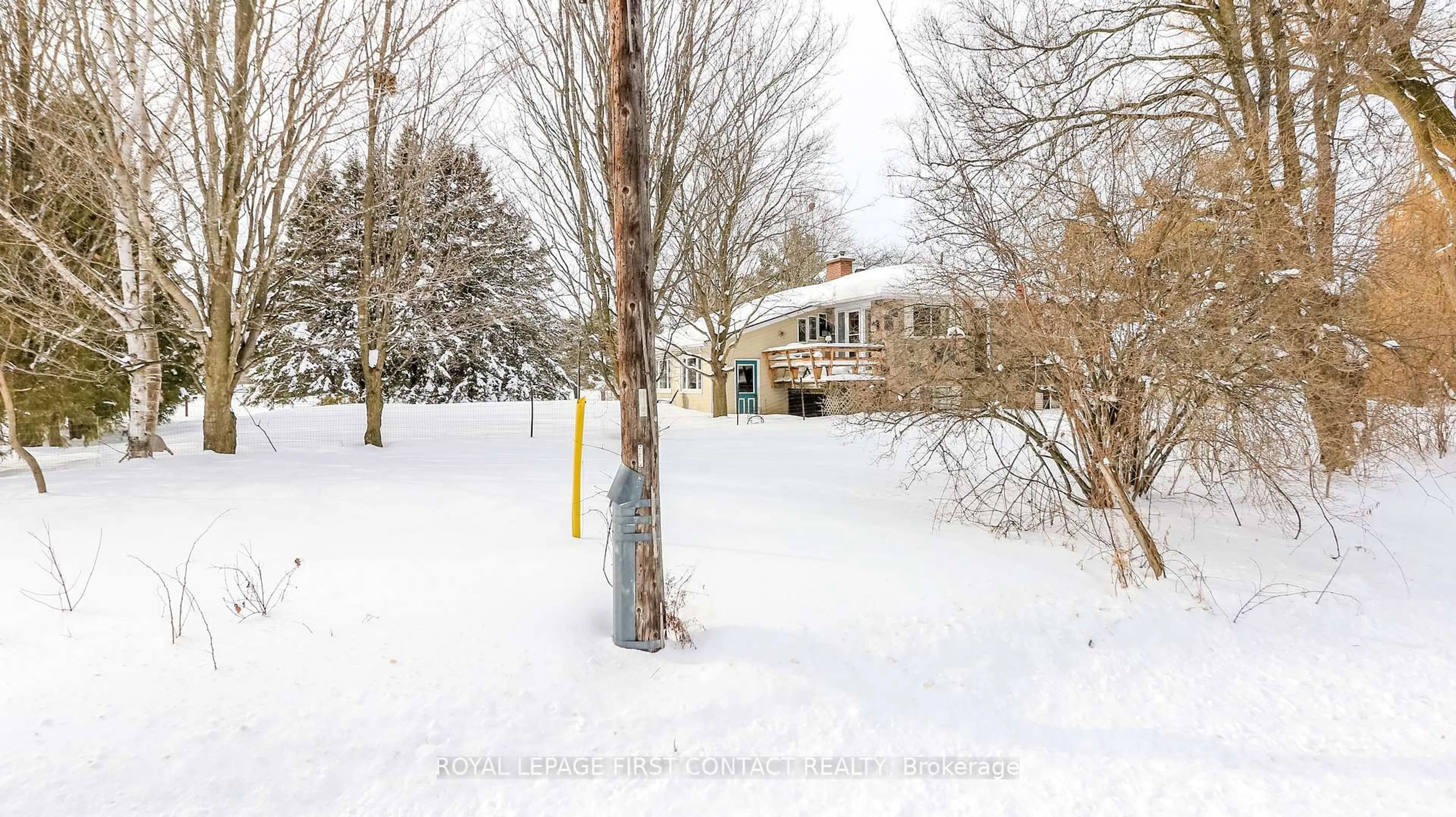 A pic from outside/outdoor area/front of a property/back of a property/a pic from drone, street for 6237 2 Concession, Clearview Ontario L0M 1N0