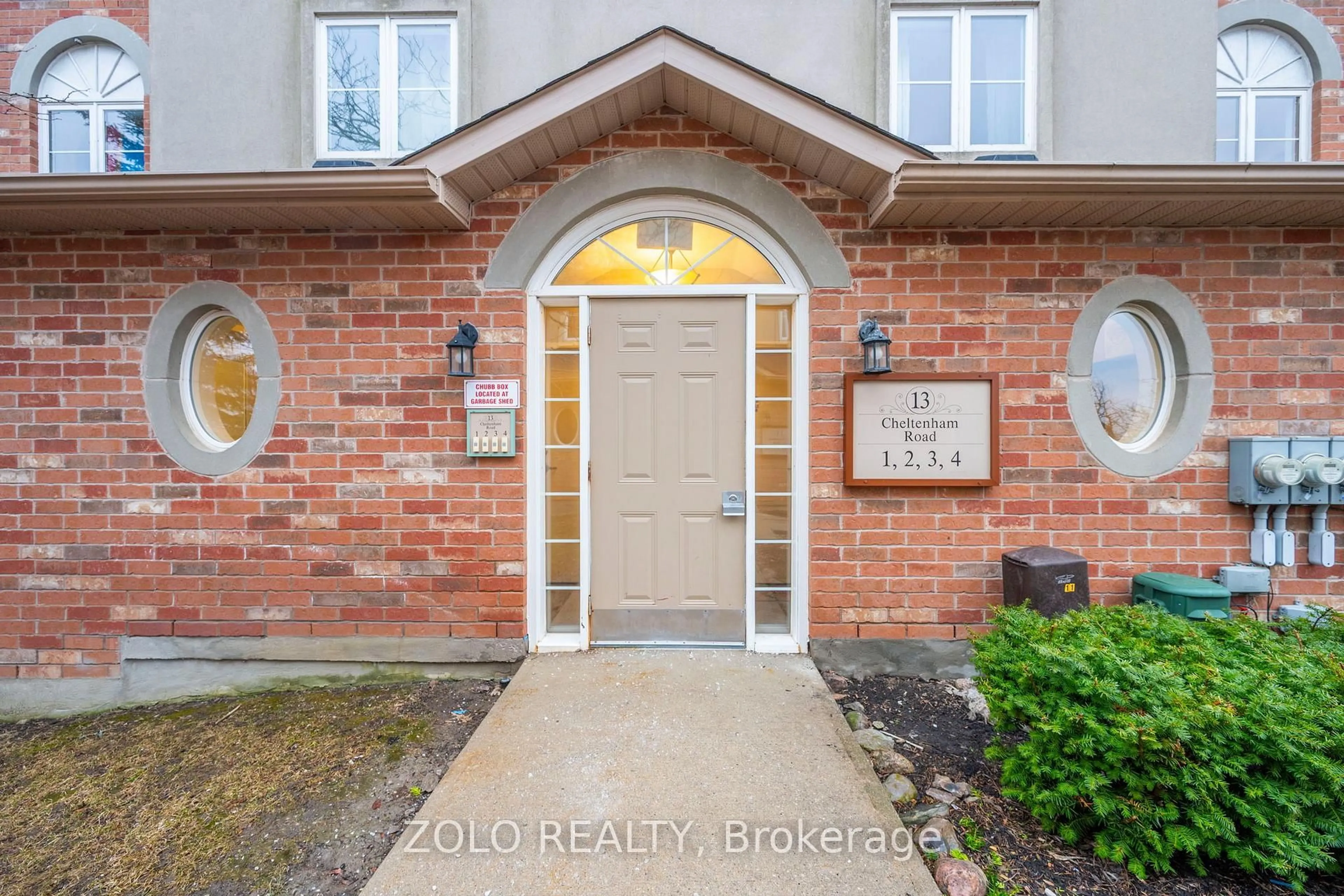 Indoor entryway for 13 Cheltenham Rd #2, Barrie Ontario L4M 0E7