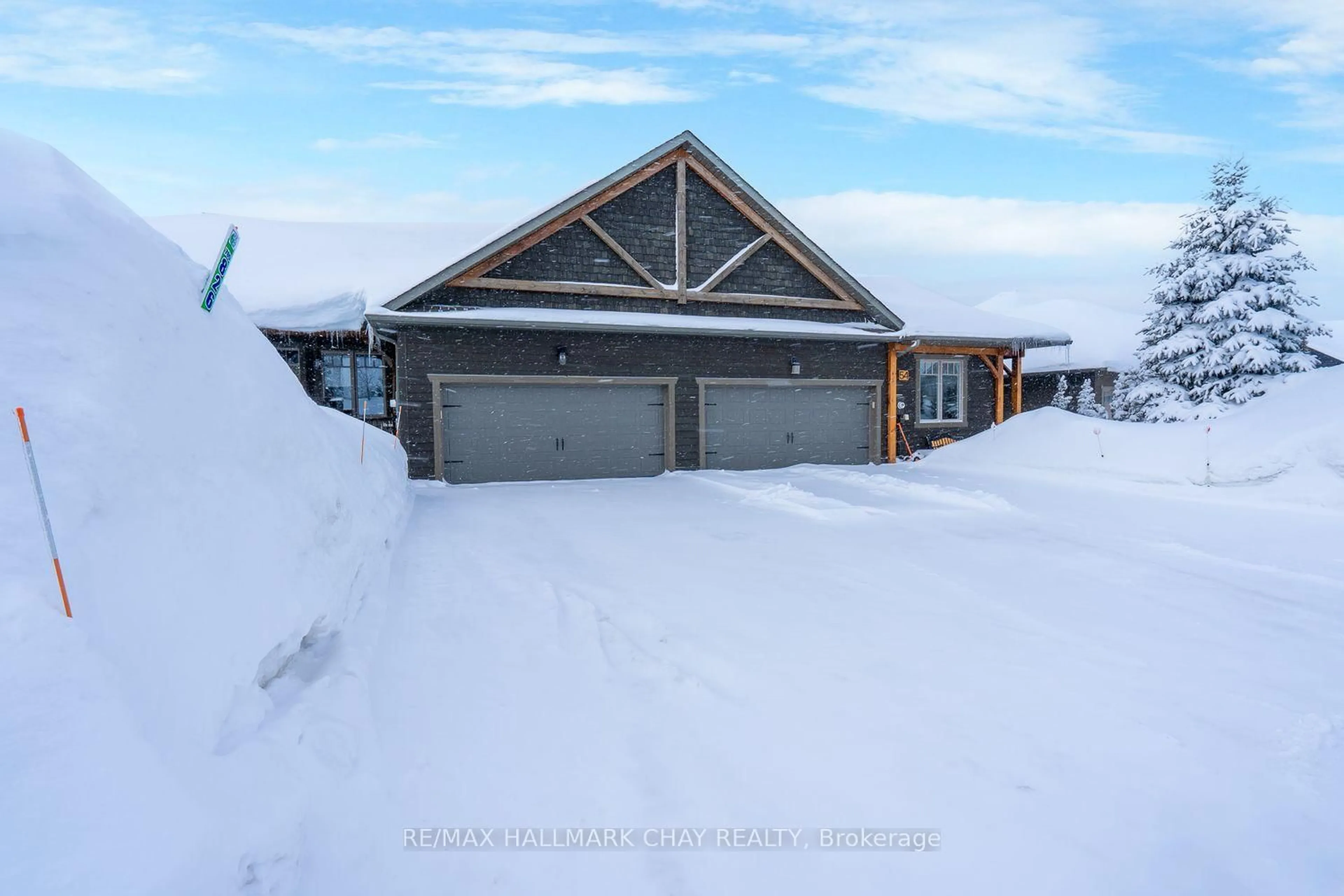 A pic from outside/outdoor area/front of a property/back of a property/a pic from drone, street for 54 Landscape Dr, Oro-Medonte Ontario L0L 2L0