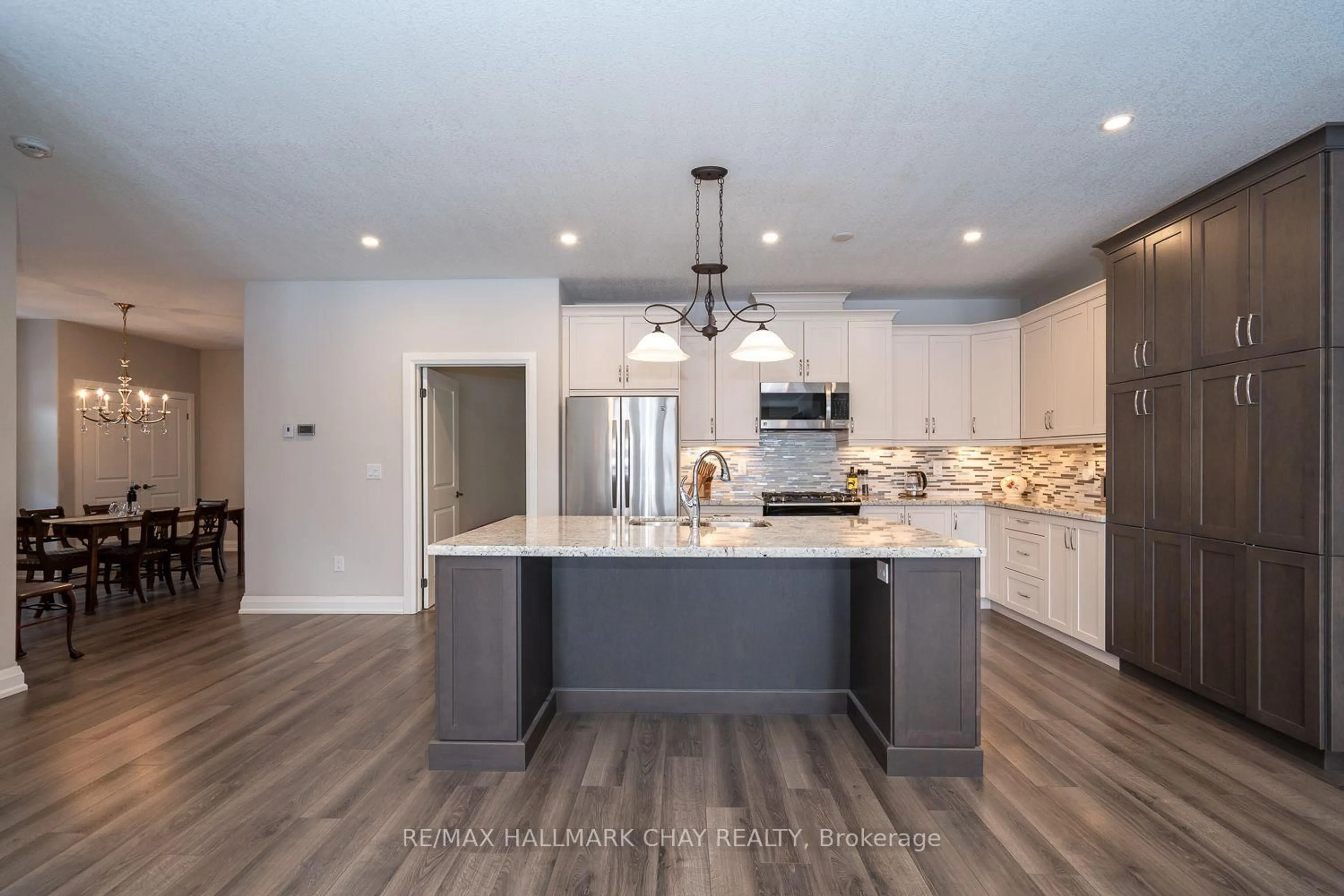 Open concept kitchen, ceramic/tile floor for 54 Landscape Dr, Oro-Medonte Ontario L0L 2L0