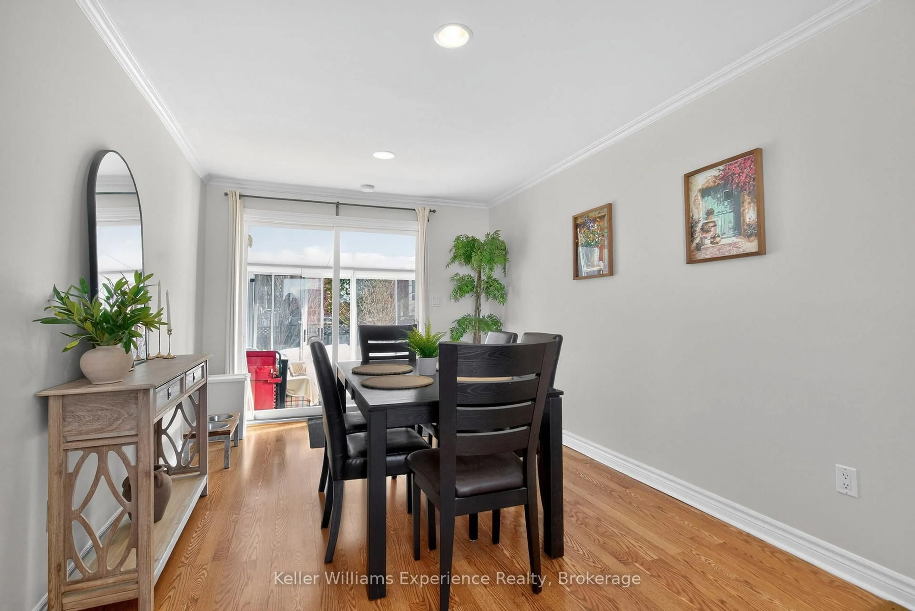 Dining room, wood/laminate floor for 557 Hugel Ave, Midland Ontario L4R 1W1