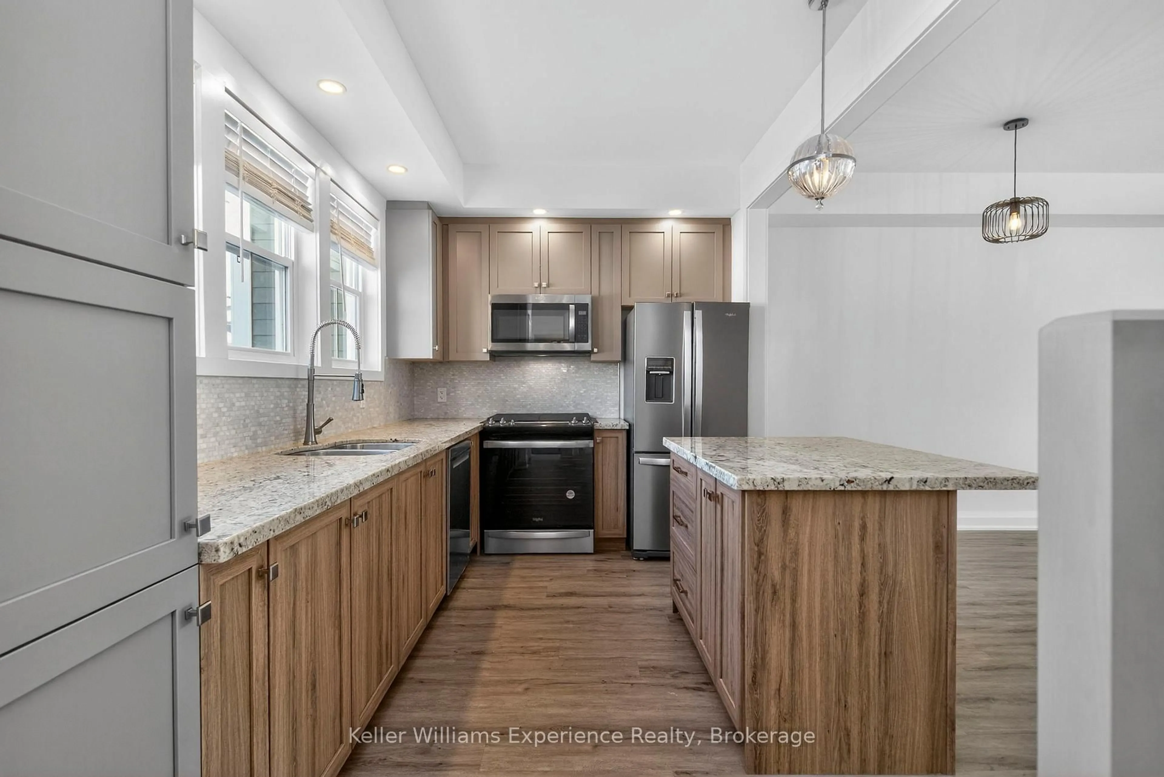 Open concept kitchen, unknown for 10 Danielle Cres, Midland Ontario L4R 0H3