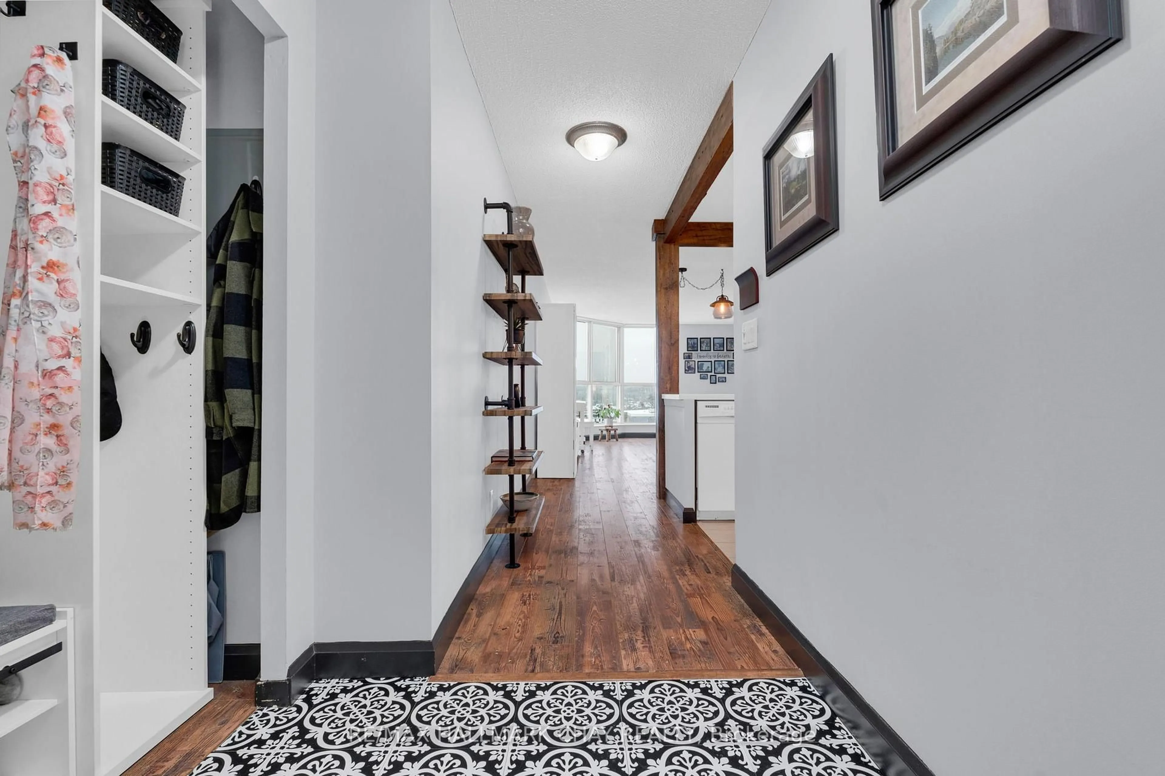 Indoor entryway for 140 Dunlop St #1003, Barrie Ontario L4M 6H9