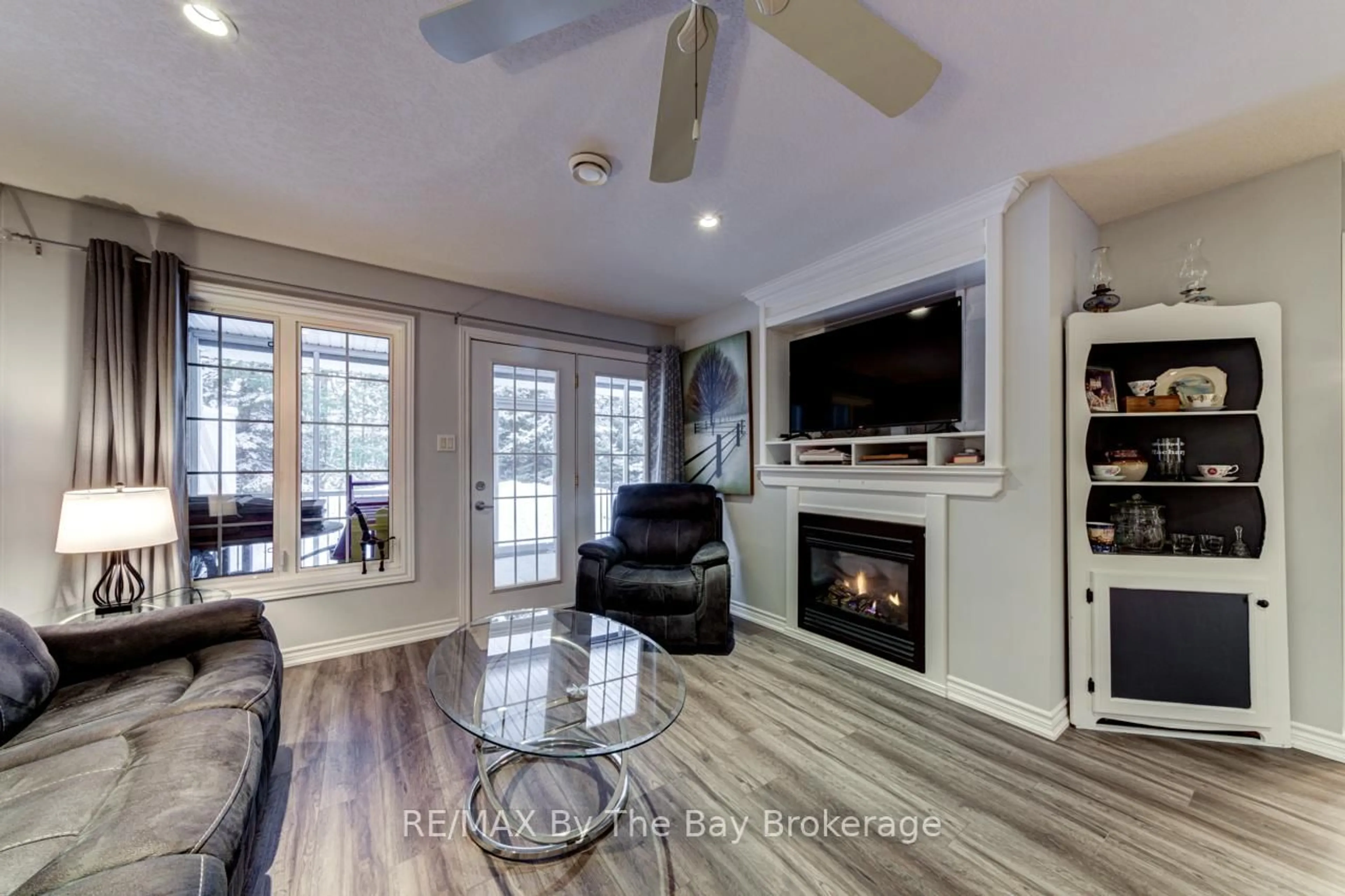 Living room with furniture, unknown for 65 MEADOW Lane, Wasaga Beach Ontario L9Z 0A3