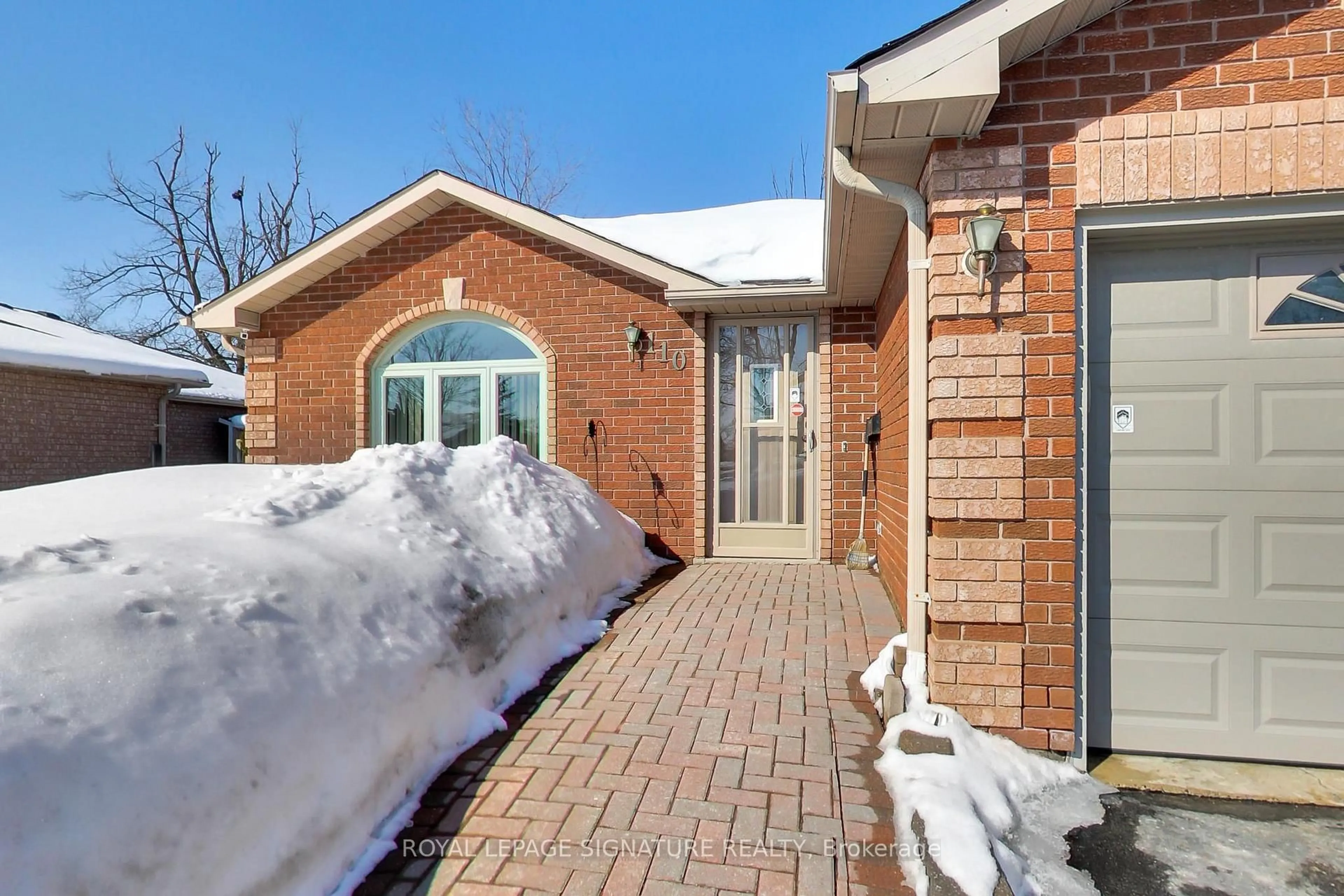 Home with brick exterior material, street for 110 Hanmer St, Barrie Ontario L4N 7T6