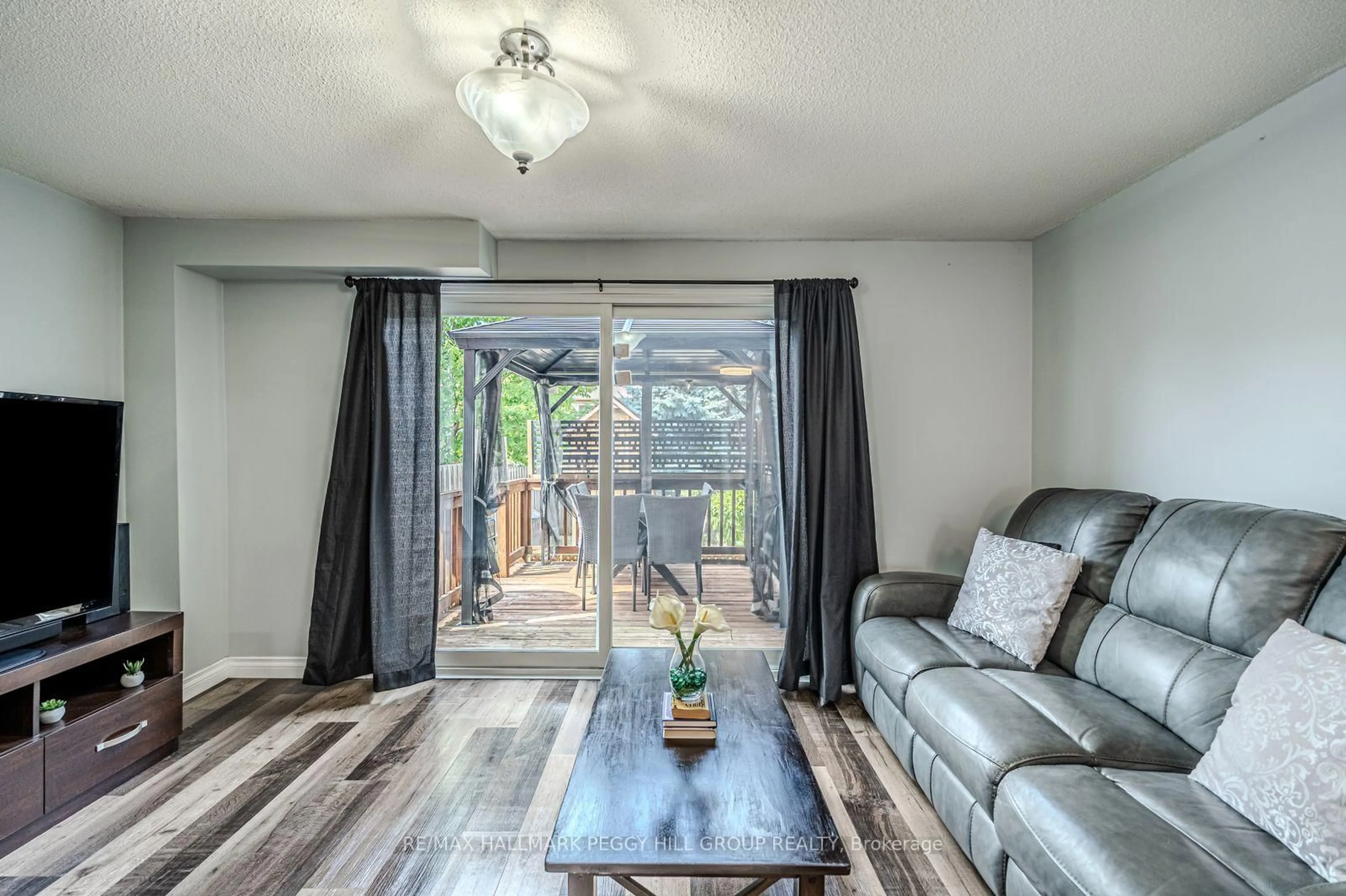 Living room with furniture, wood/laminate floor for 193 Nathan Cres, Barrie Ontario L4N 0S4