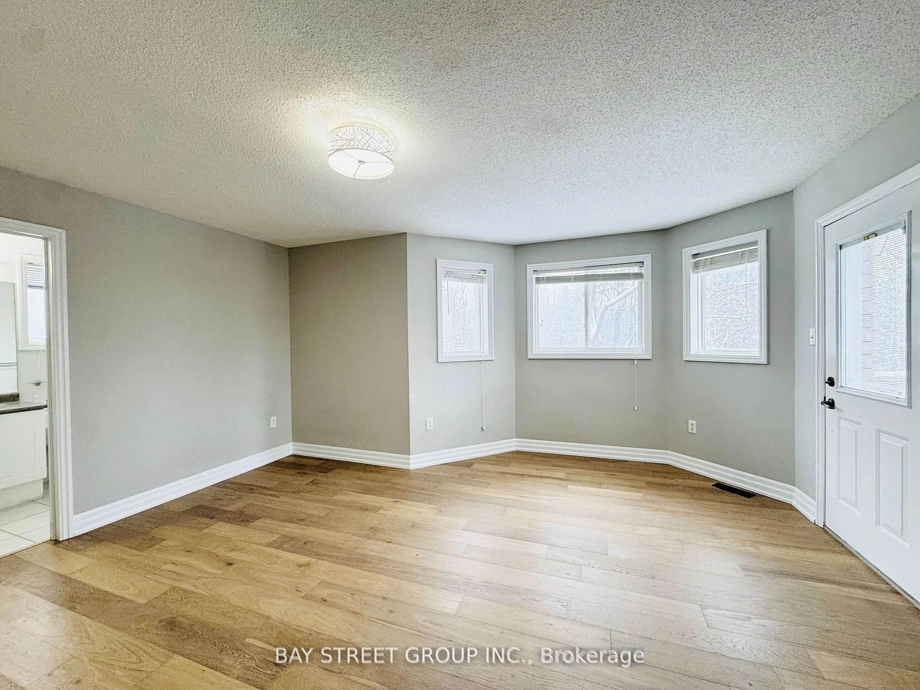 A pic of a room for 28 Shalom Way, Barrie Ontario L4N 5X9
