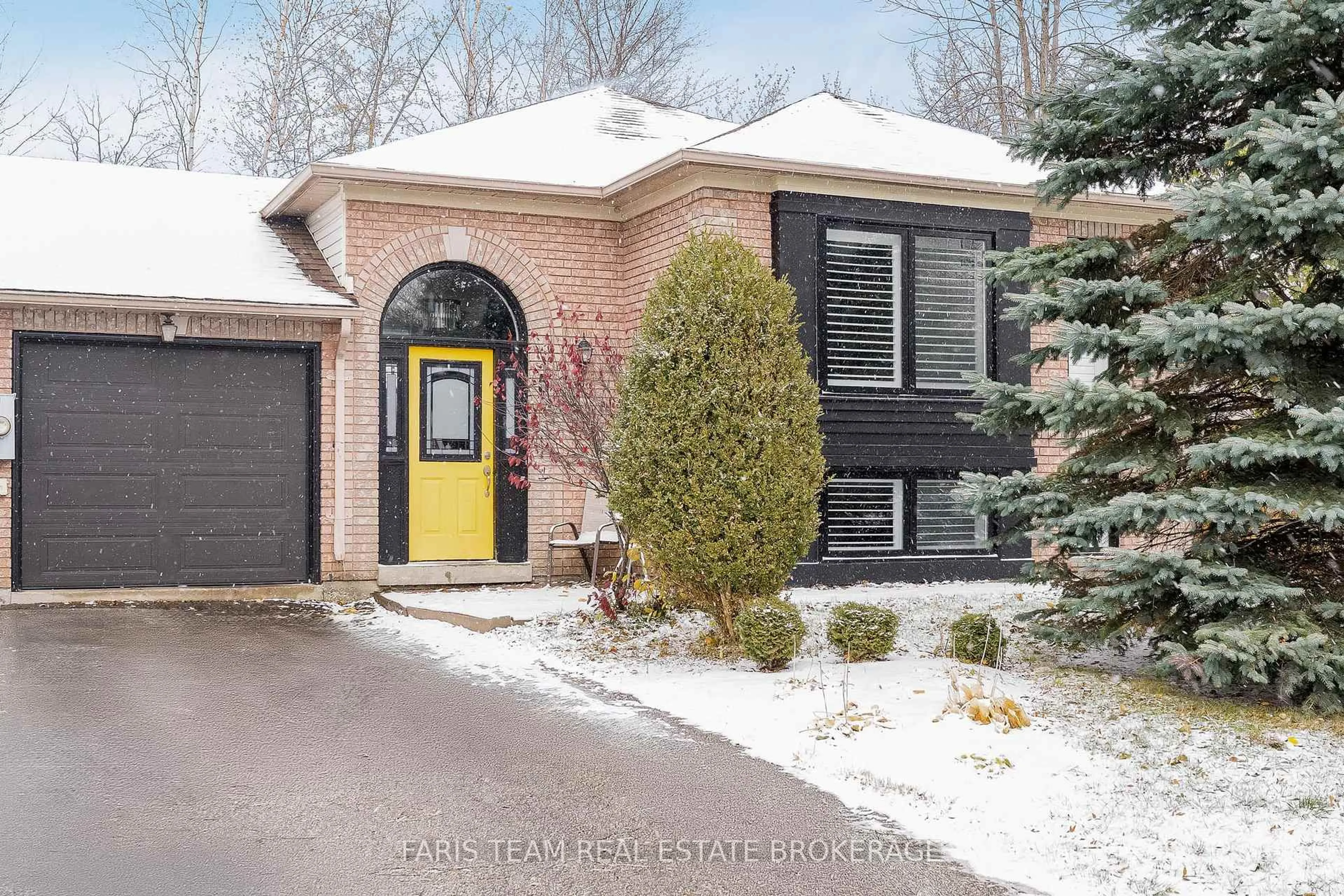 Home with brick exterior material, street for 5 Harbour Cres, Wasaga Beach Ontario L9Z 1G4