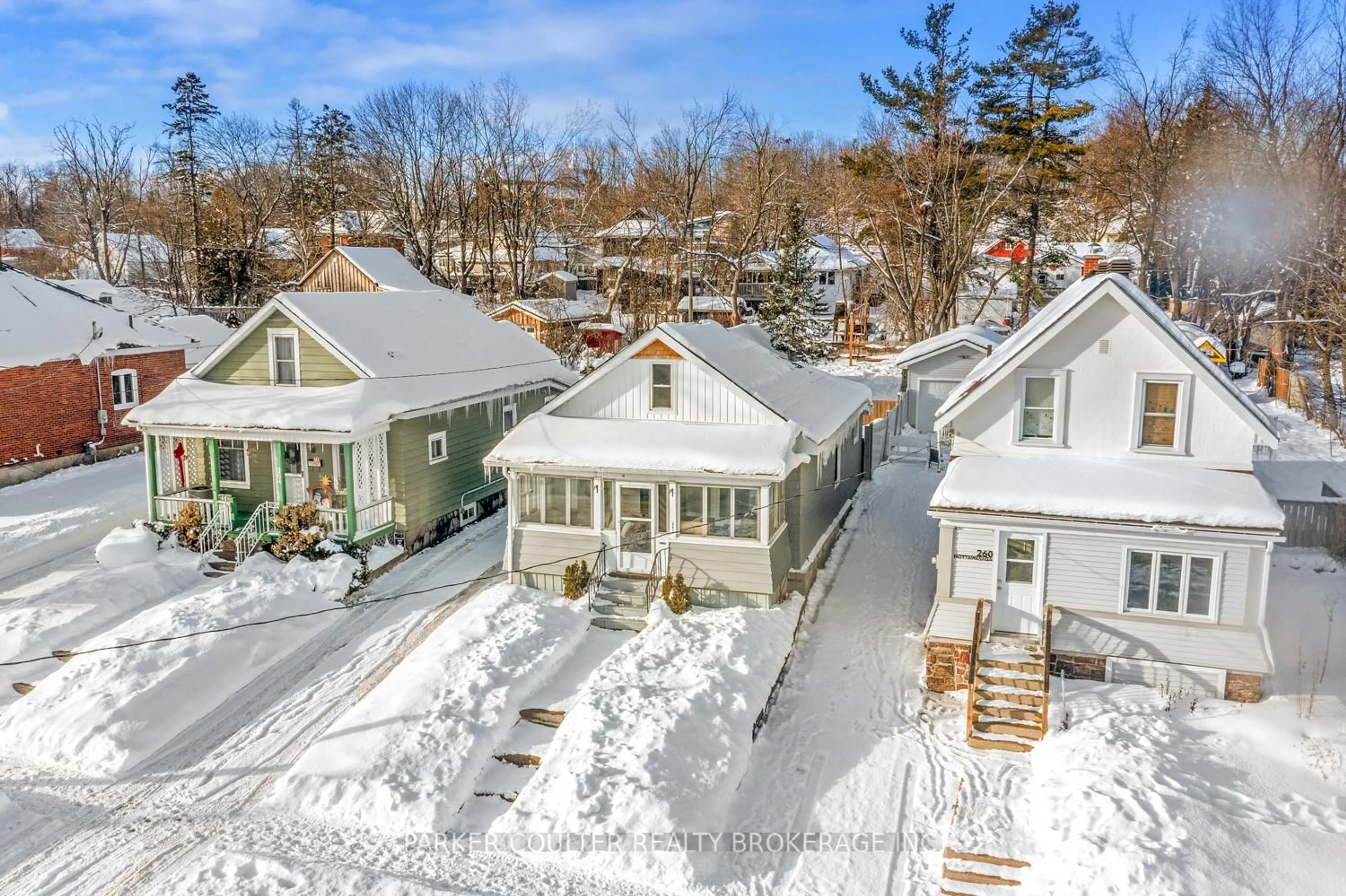 A pic from outside/outdoor area/front of a property/back of a property/a pic from drone, street for 262 Nottawasaga St, Orillia Ontario L3V 3K4