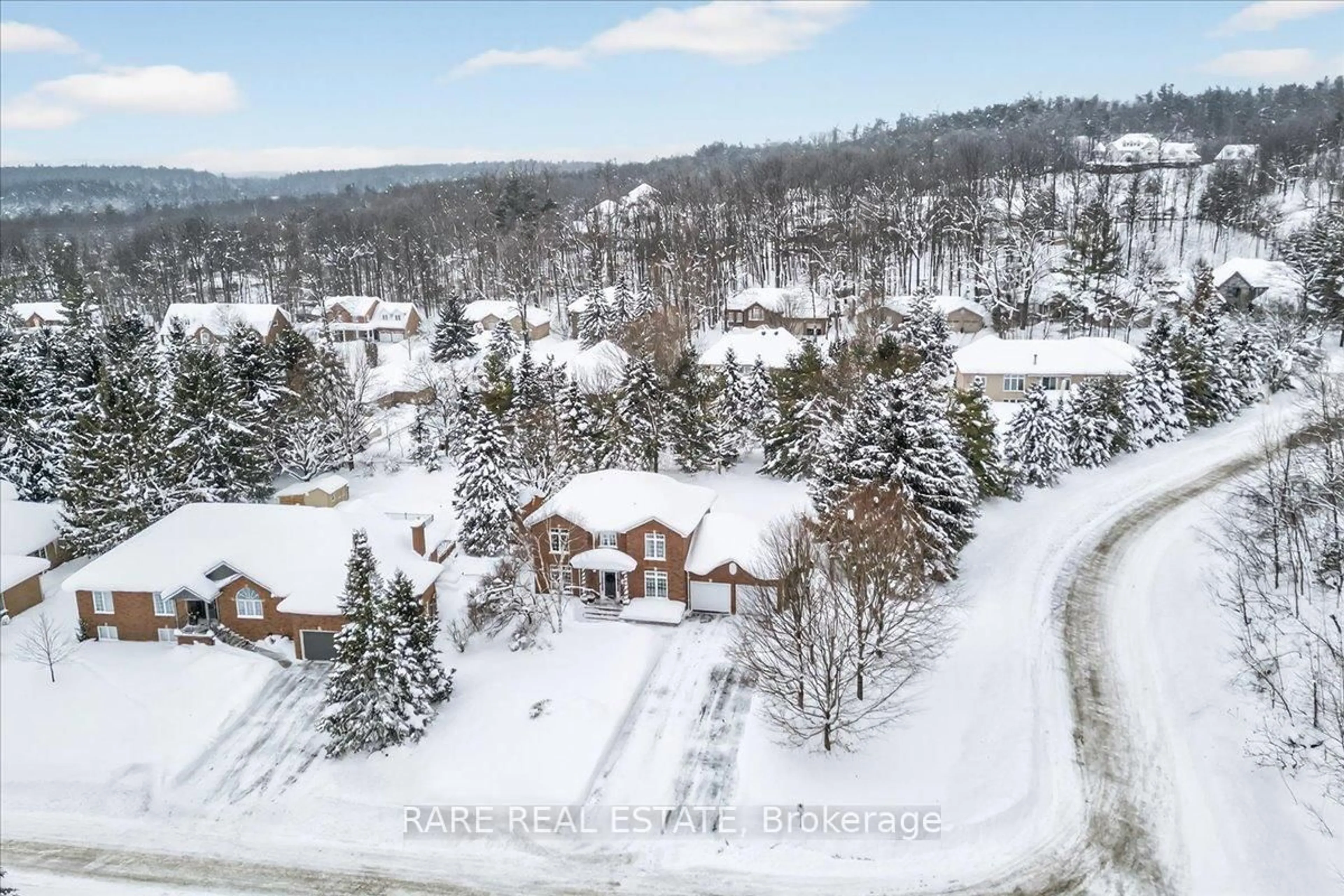 A pic from outside/outdoor area/front of a property/back of a property/a pic from drone, mountain view for 2 Forest Hill Dr, Springwater Ontario L9X 0J4