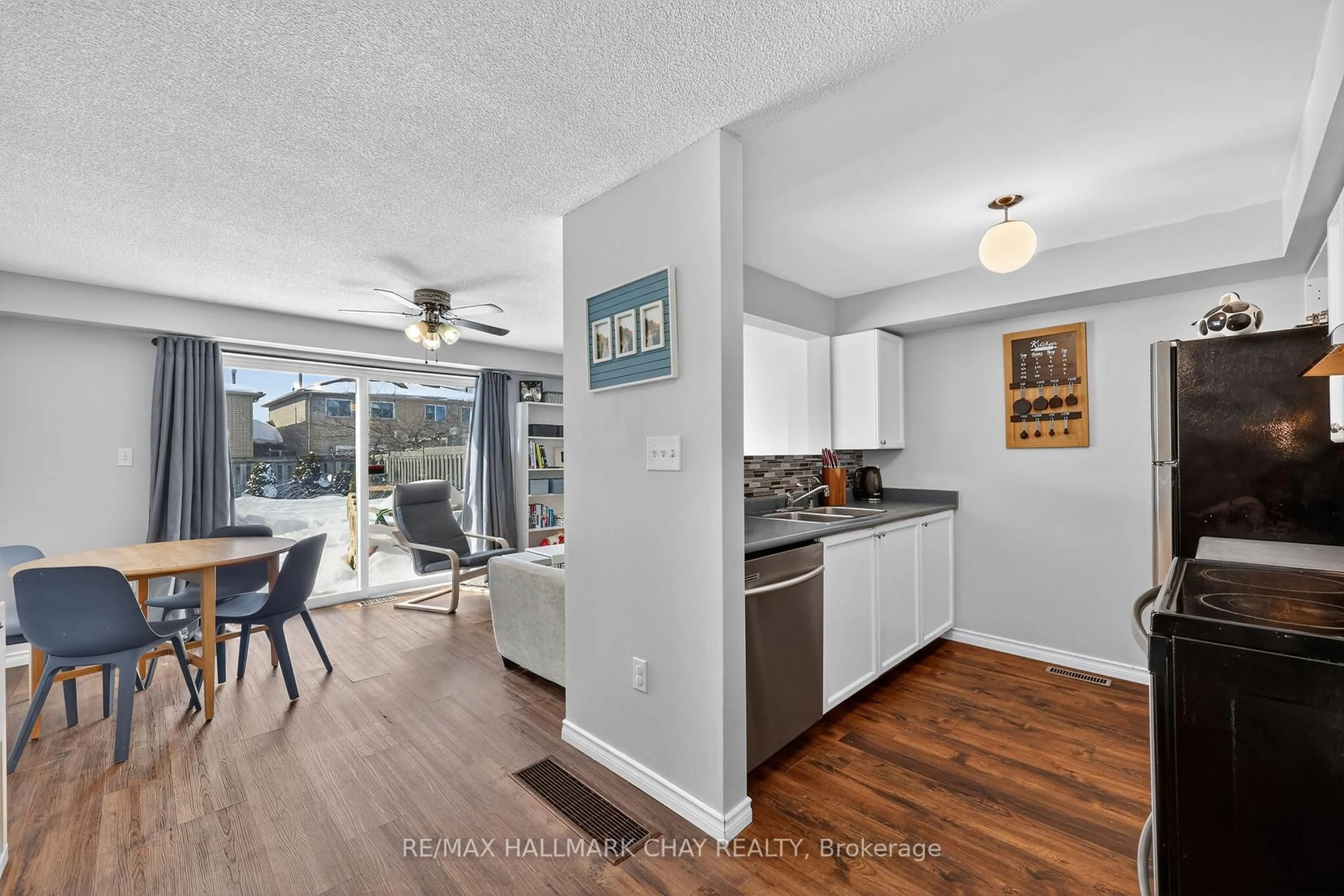 Open concept kitchen, unknown for 8 Lee Cres, Barrie Ontario L4N 9Z4