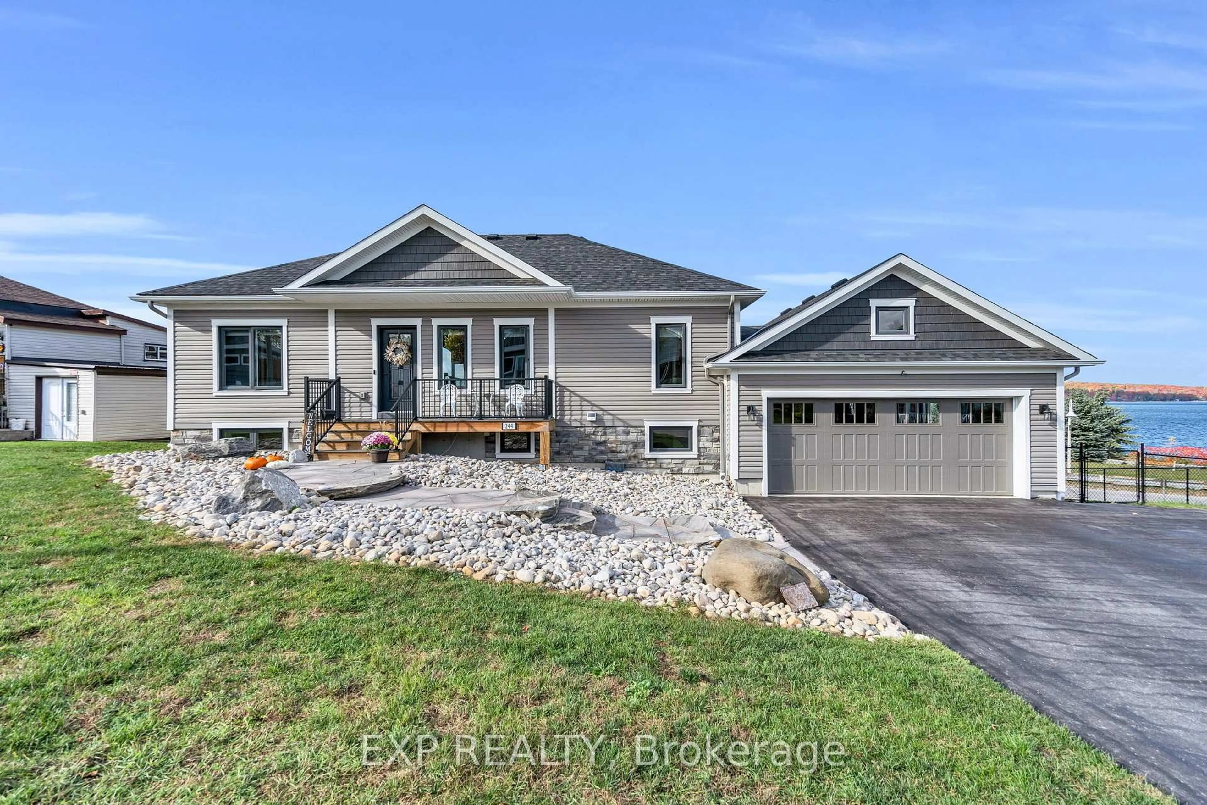 Home with vinyl exterior material, street for 244 Frank St, Midland Ontario L4R 1H4